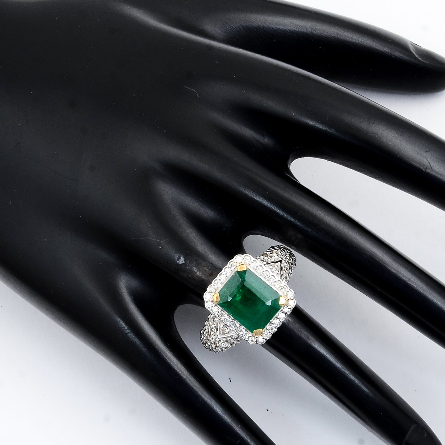 4.17 Carats Emerald 14K Gold Ring