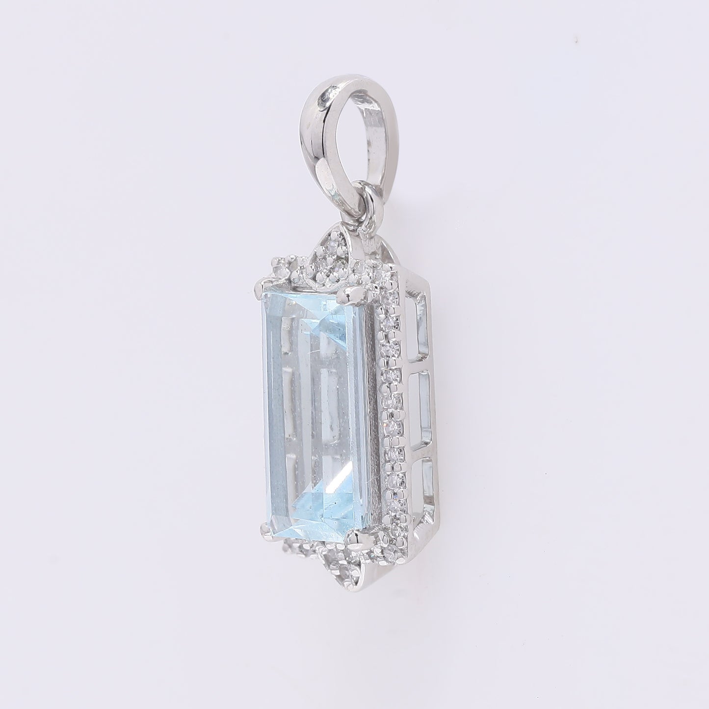 1.57 Ct Rectangle Step Cut Natural Aquamarine 950 Platinum Pendant