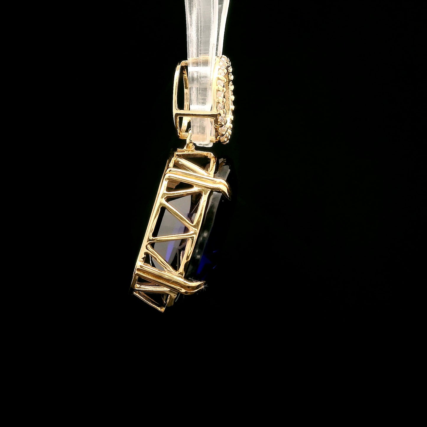 11.47 Ct Oval Mixed Cut Lab Grown Sapphire 14K Gold Pendant