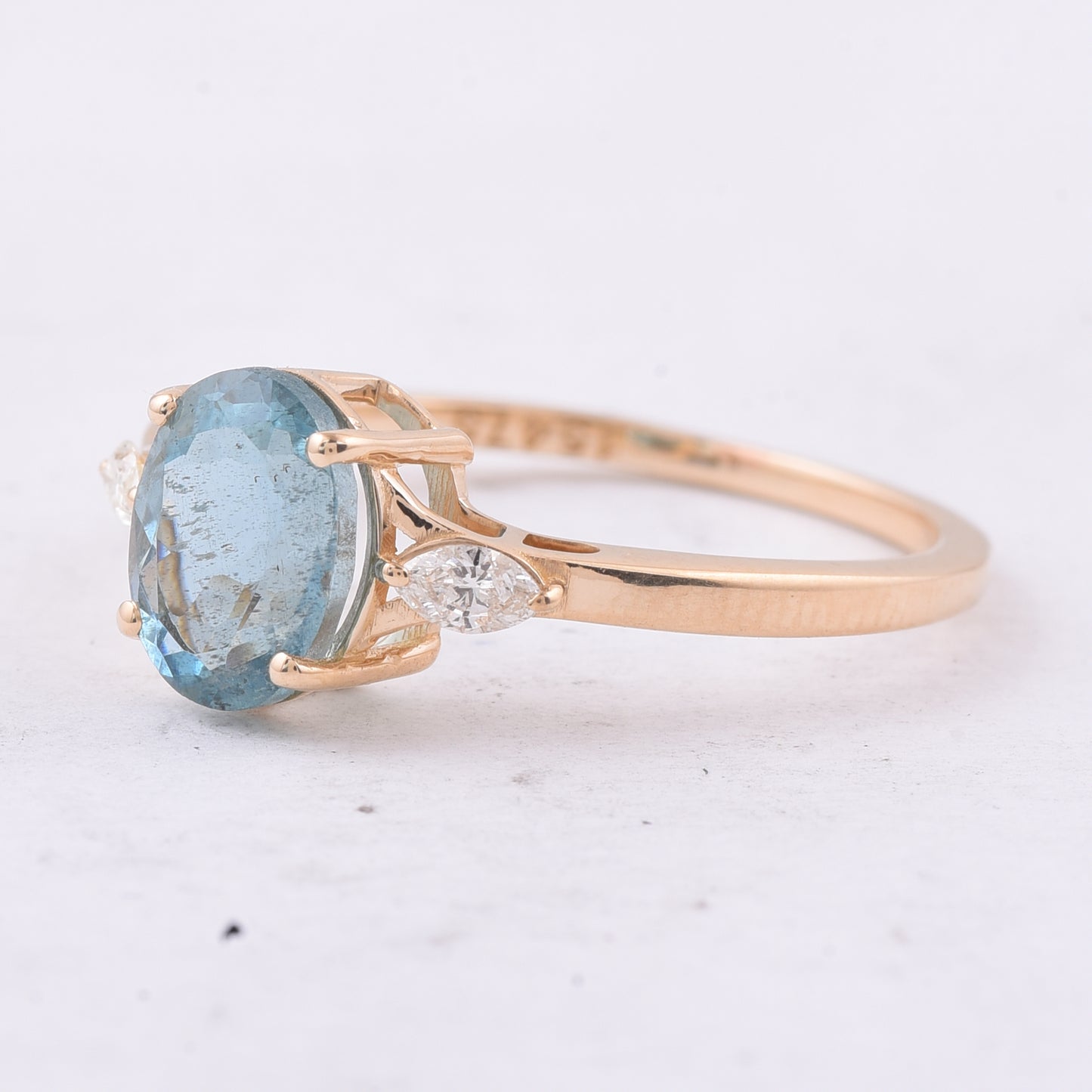 1.61 Ct Oval Natural Aquamarine 14K Gold Ring