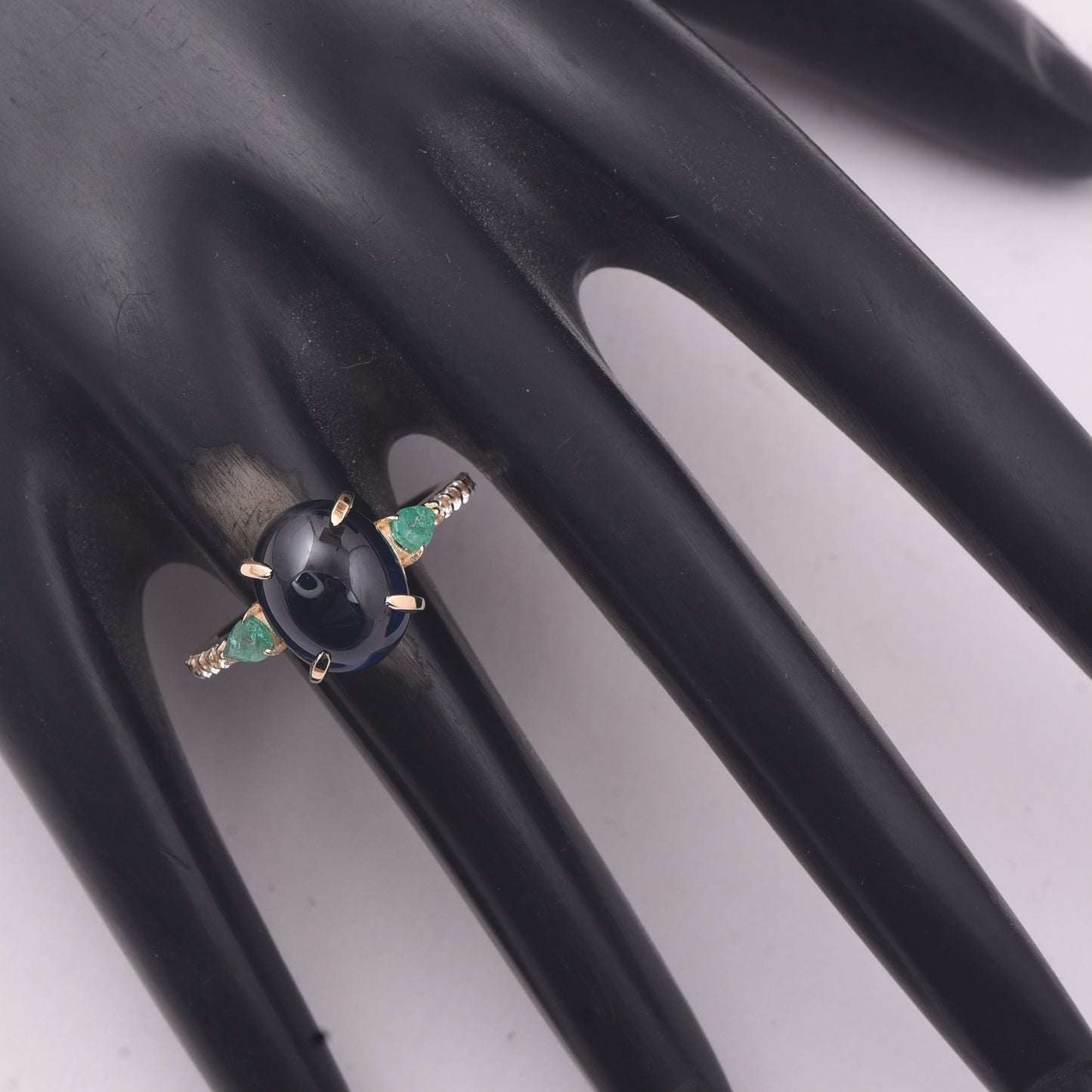 6.99 Ct Oval Sapphire 9K Gold Ring