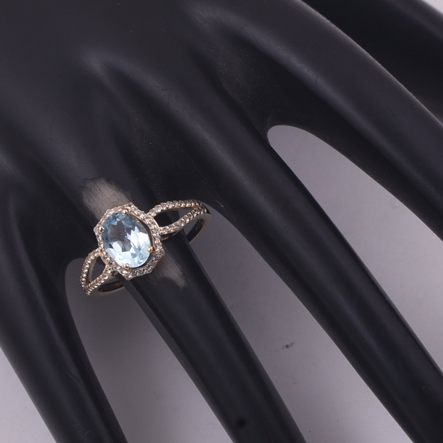 1.80 Ct Oval Blue Topaz 9K Gold Ring
