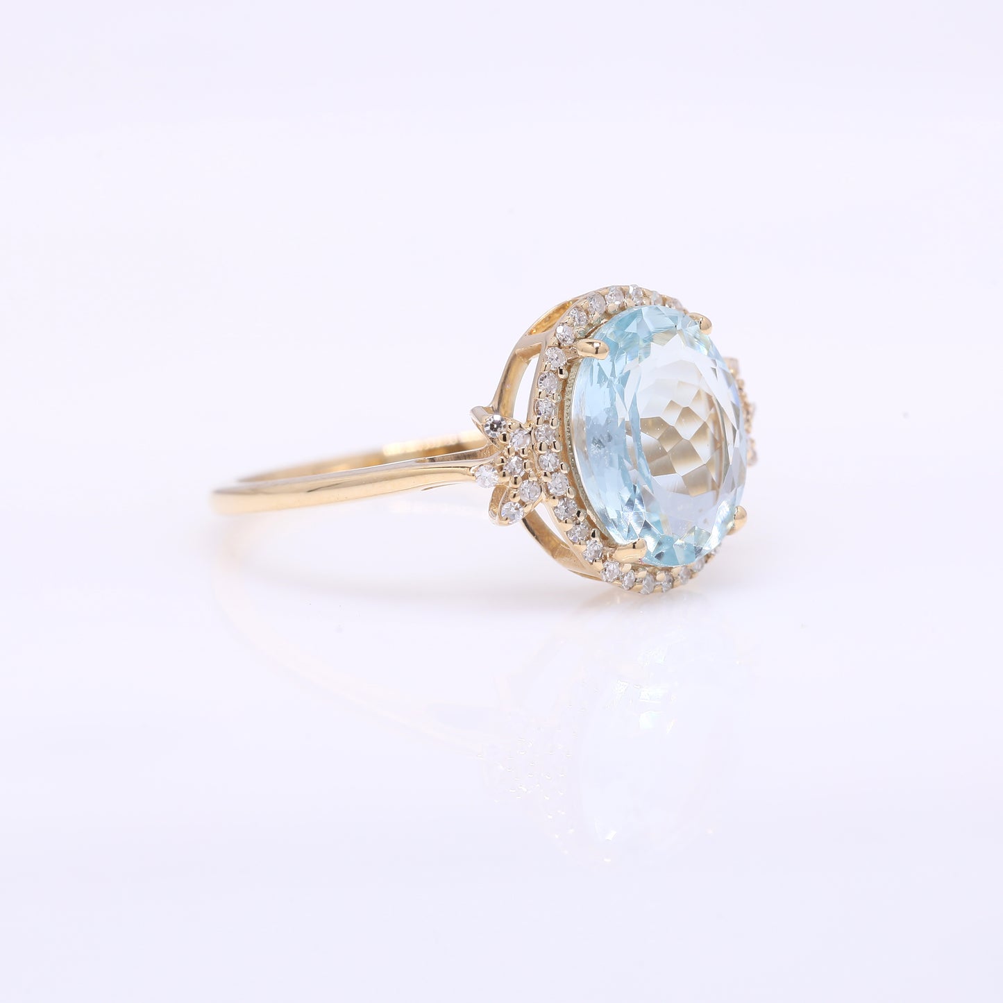 2.27 Ct Oval Mixed Cut Natural Aquamarine 14K Gold Ring