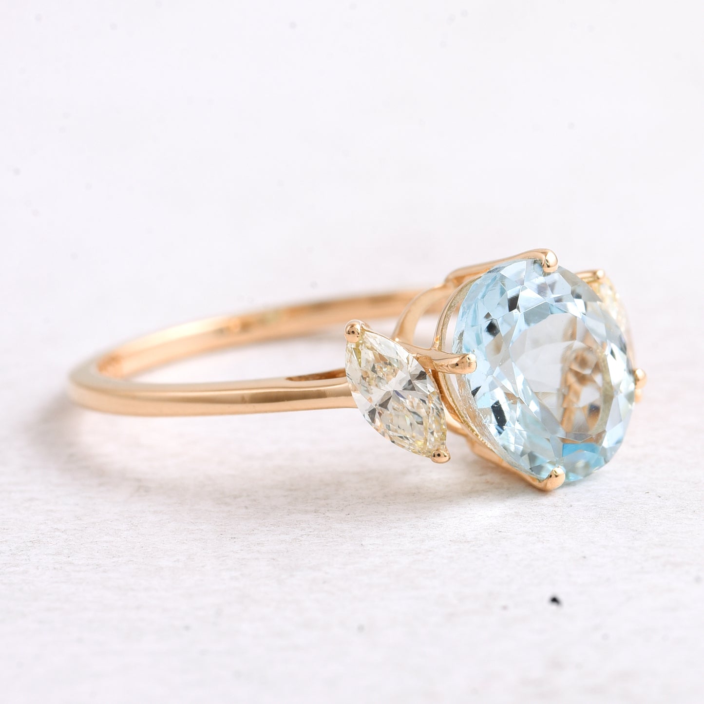 2.17 Ct Oval Aquamarine 14K Gold Ring