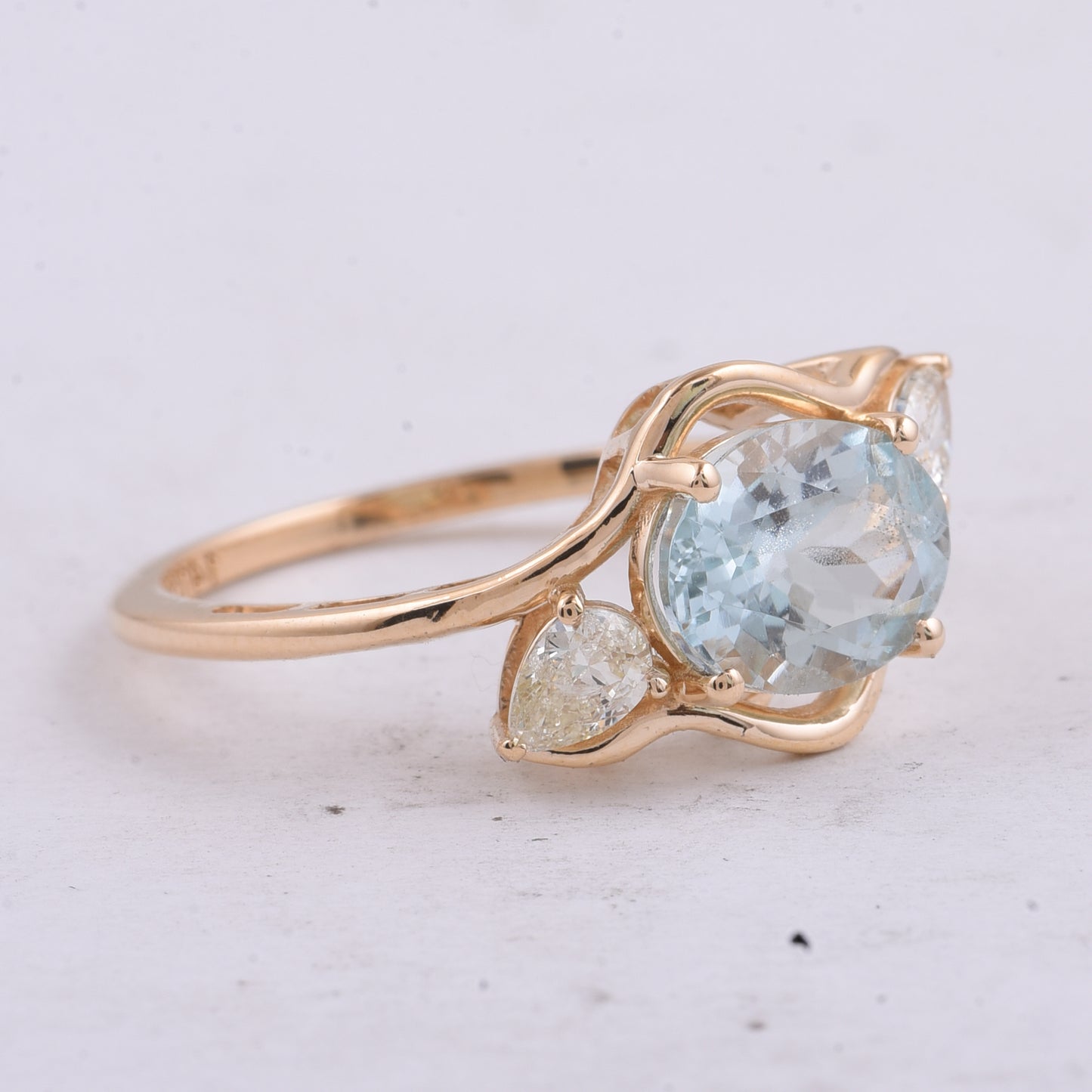 2.04 Ct Oval Natural Aquamarine 14K Gold Ring