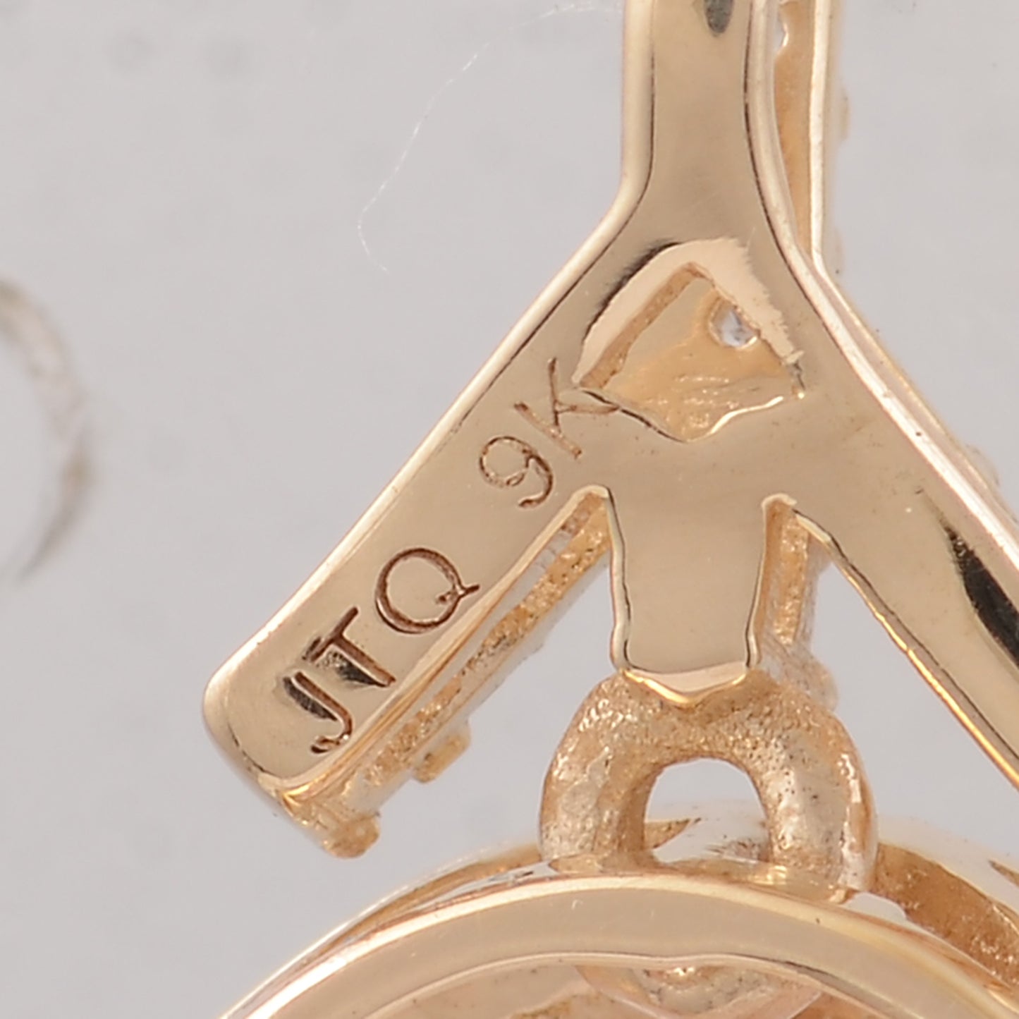 3.66 Ct Oval Morganite 9K Gold Pendant