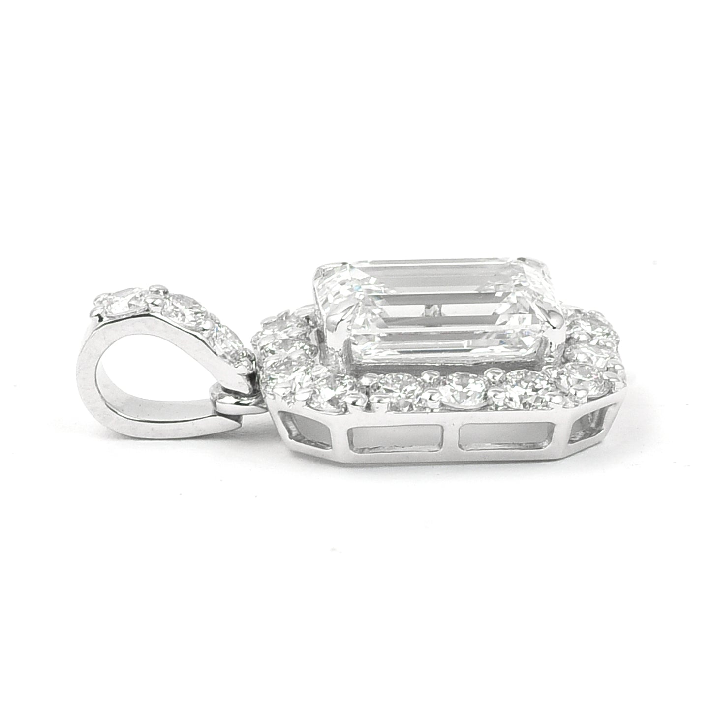 2.56 Carats Lab Grown Diamond 14K Gold Pendant