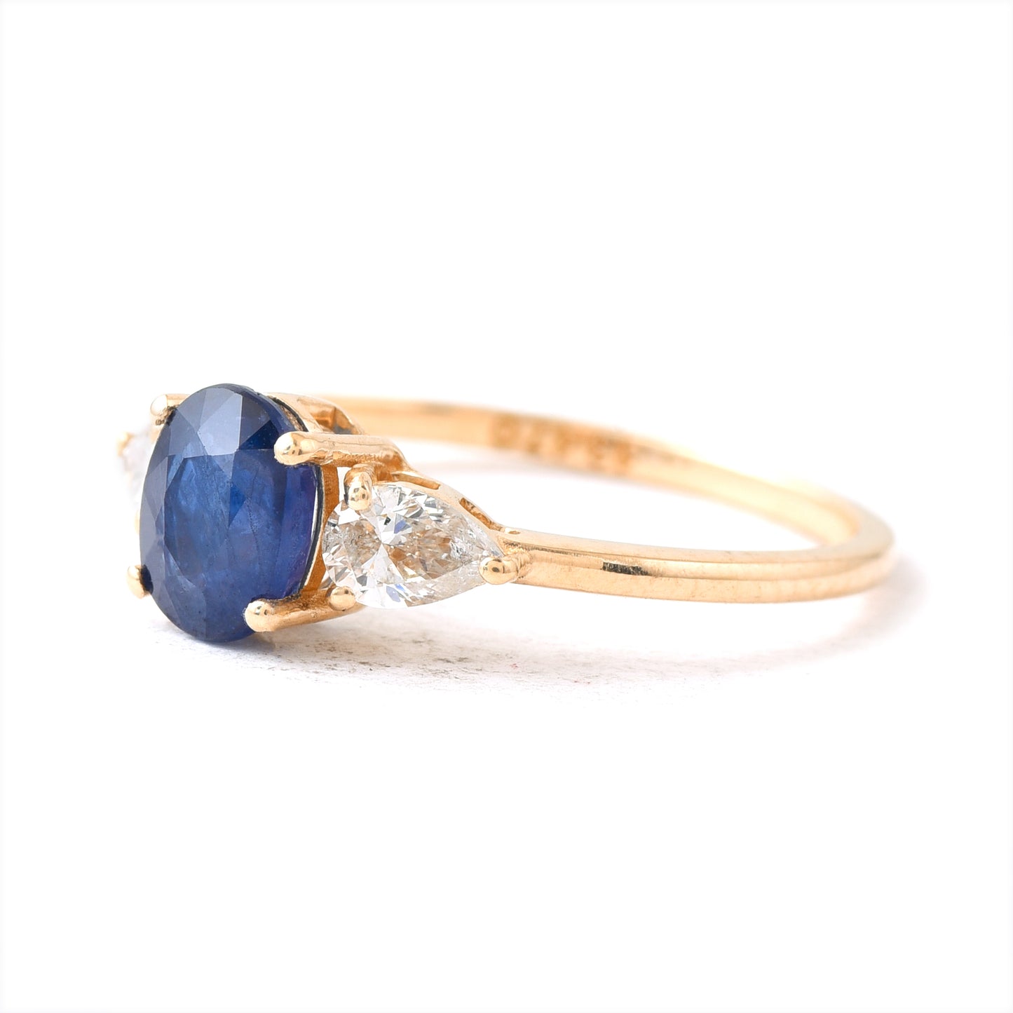 1.67 Ct Oval Sapphire 14K Gold Ring
