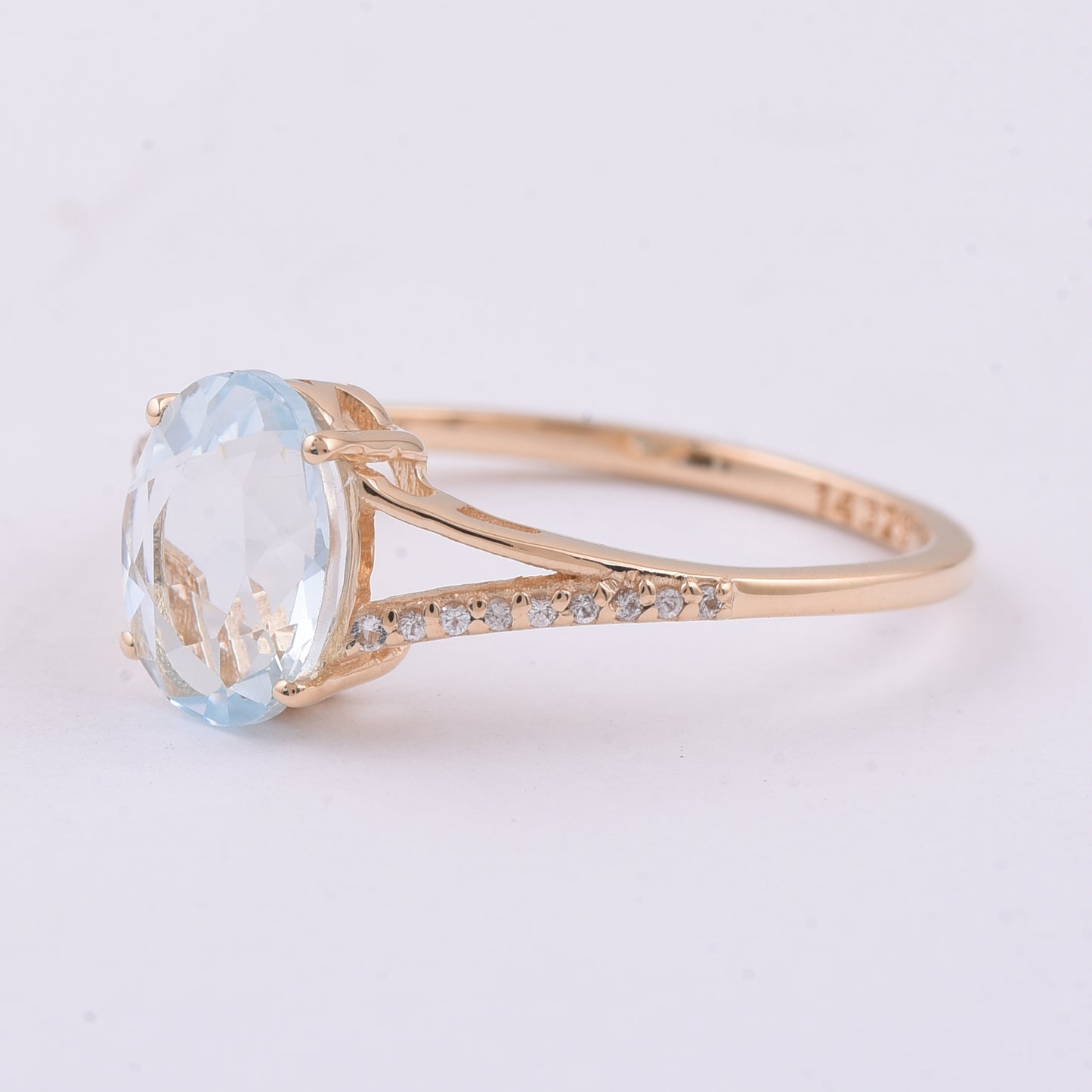 1.46 Ct Oval Natural Aquamarine 14K Gold Ring