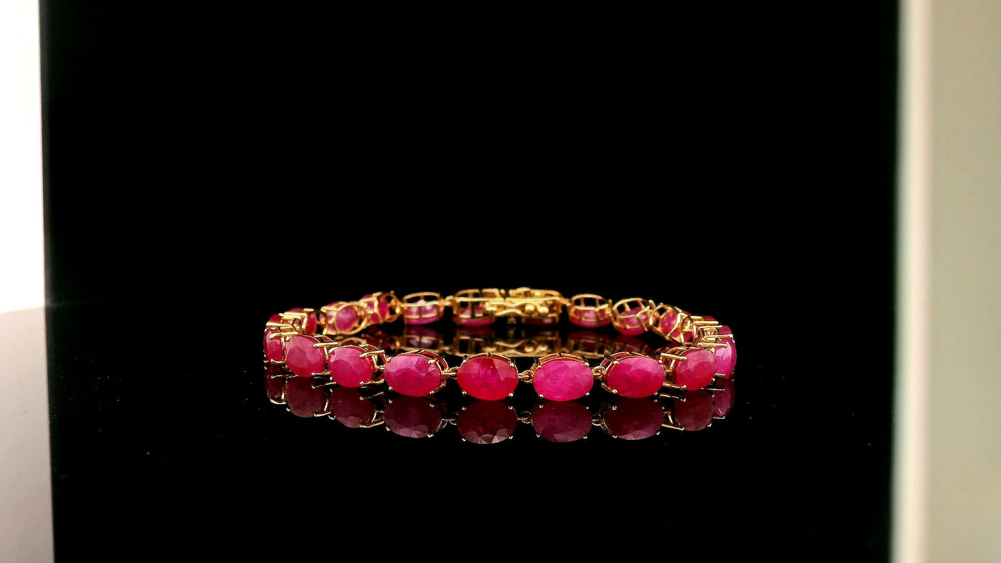 22.70 Ct Oval Ruby 14K Gold Bracelet