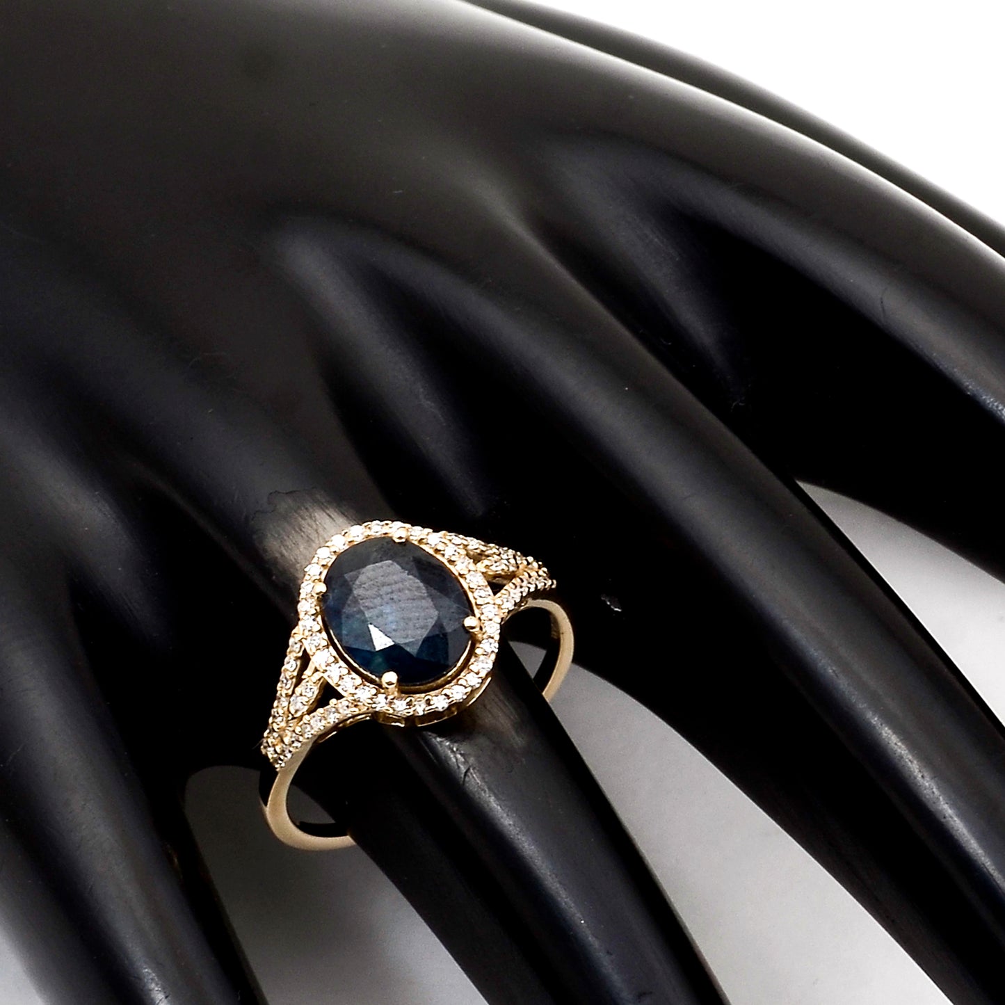 2.27 Ct Oval Natural Sapphire 14K Gold Ring