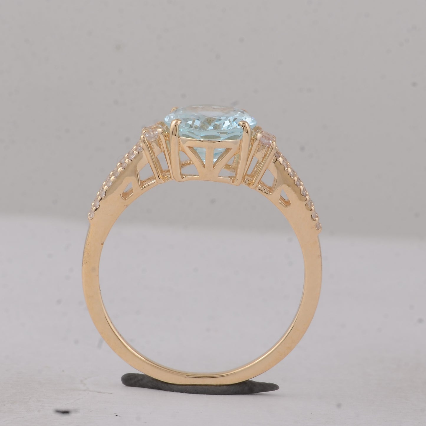 2.38 Ct Oval Aquamarine 9K Gold Ring