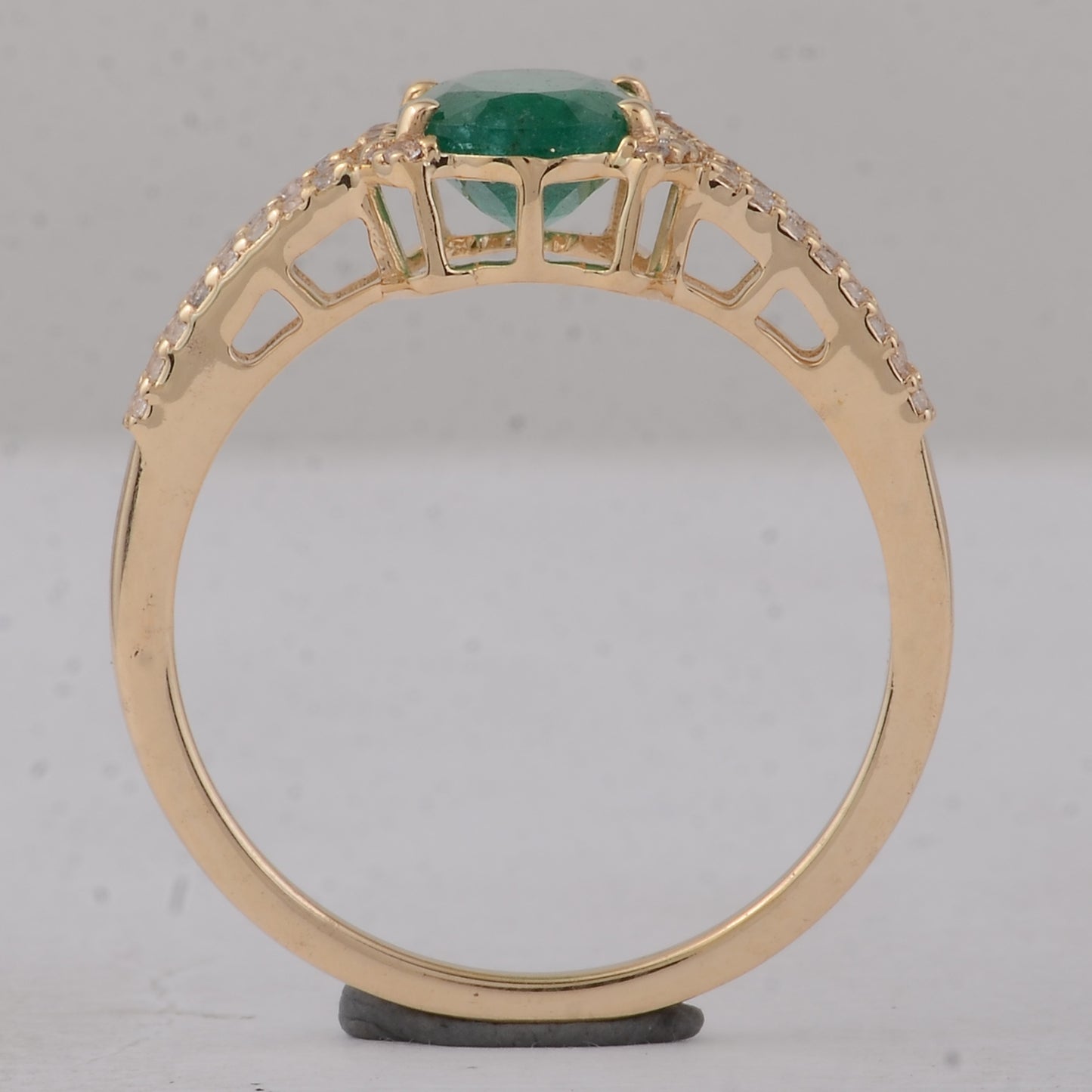 1.39 Ct Oval Emerald 9K Gold Ring