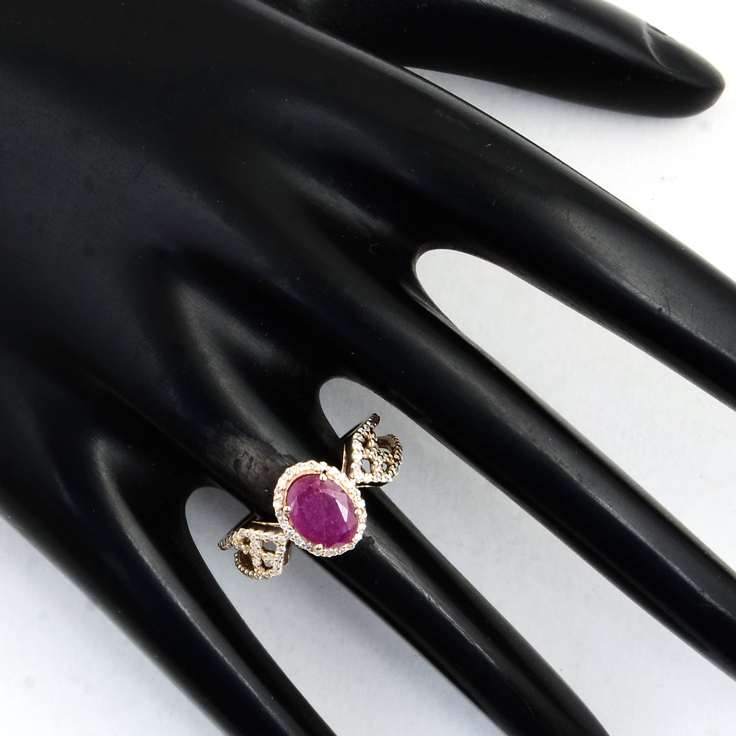 1.70 Ct Oval Mixed Cut Natural Corundum Ruby 14K Gold Ring