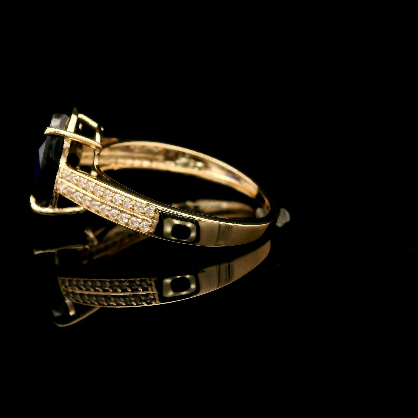 4.33 Ct Oval Mixed Cut Lab Grown Sapphire 14K Gold Ring