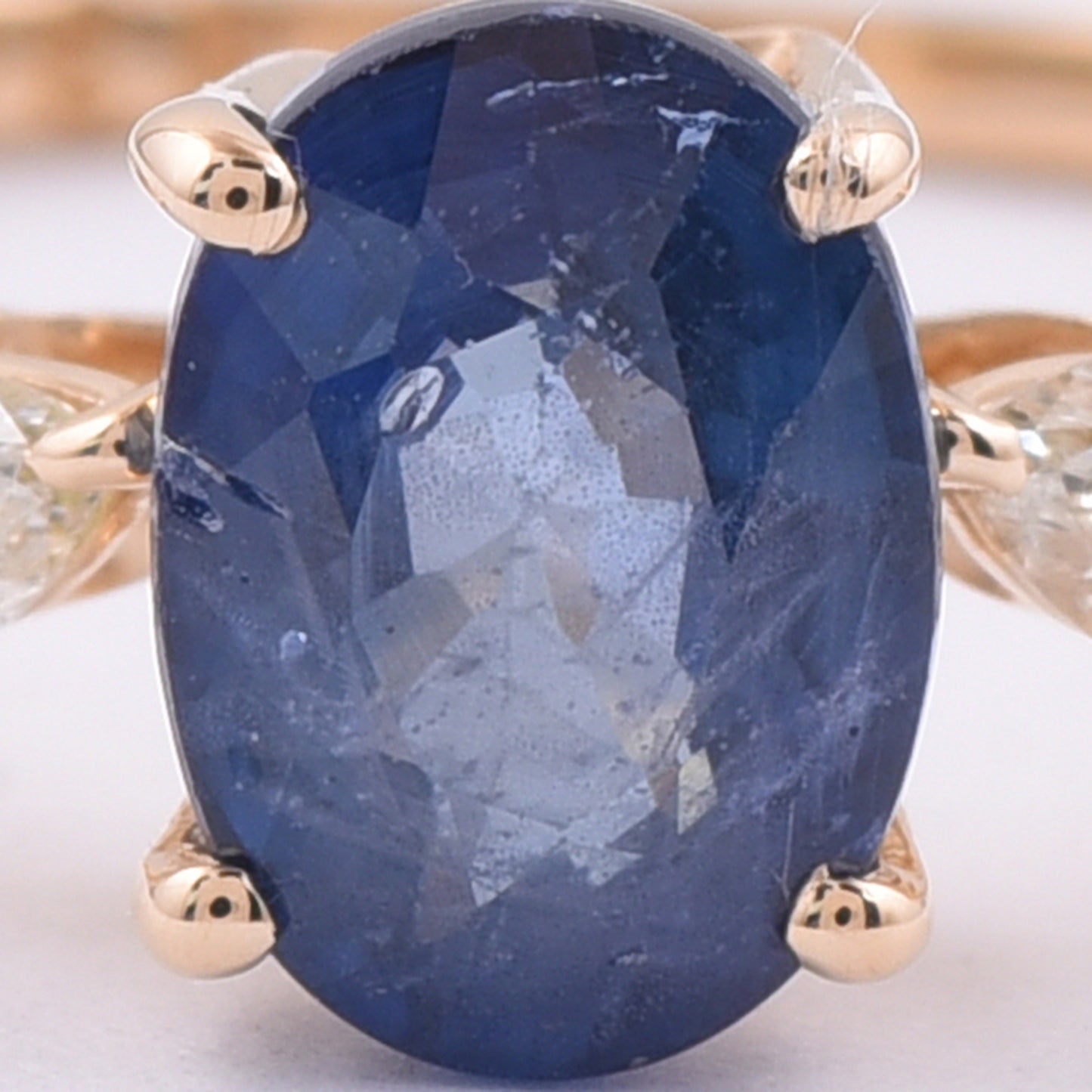 1.42 Ct Oval Natural Sapphire 14K Gold Ring