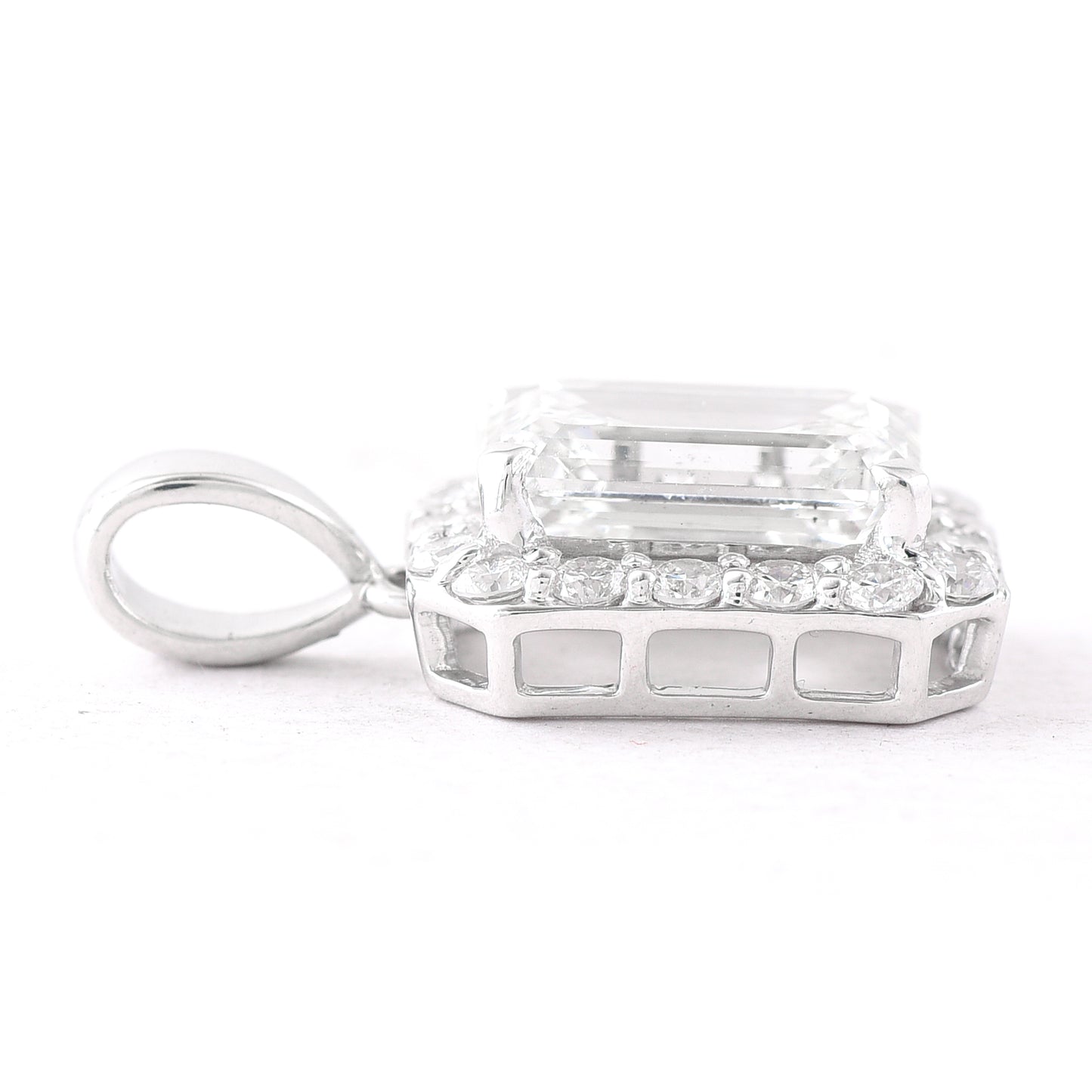 2.96 Carats Lab Grown Diamond 14K Gold Pendant