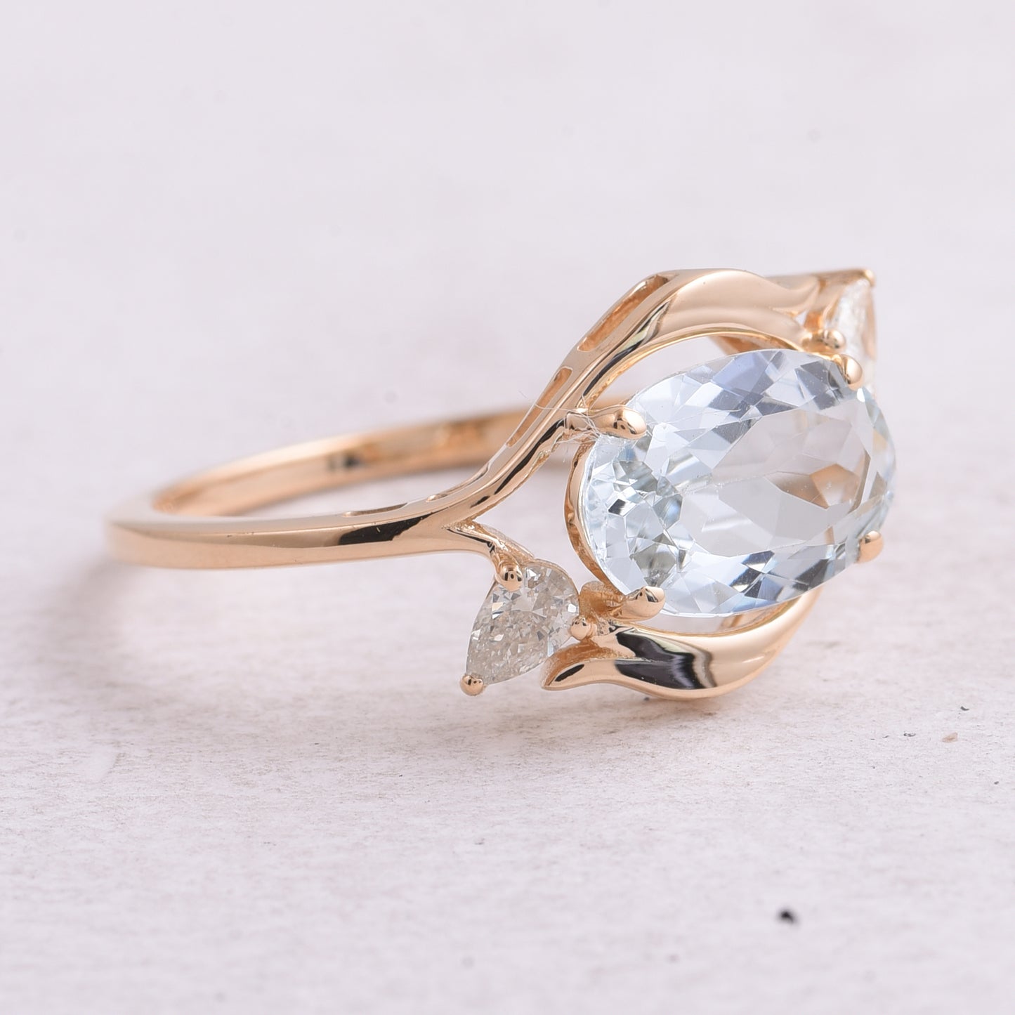 1.57 Ct Oval Mixed Cut Natural Aquamarine 14K Gold Ring