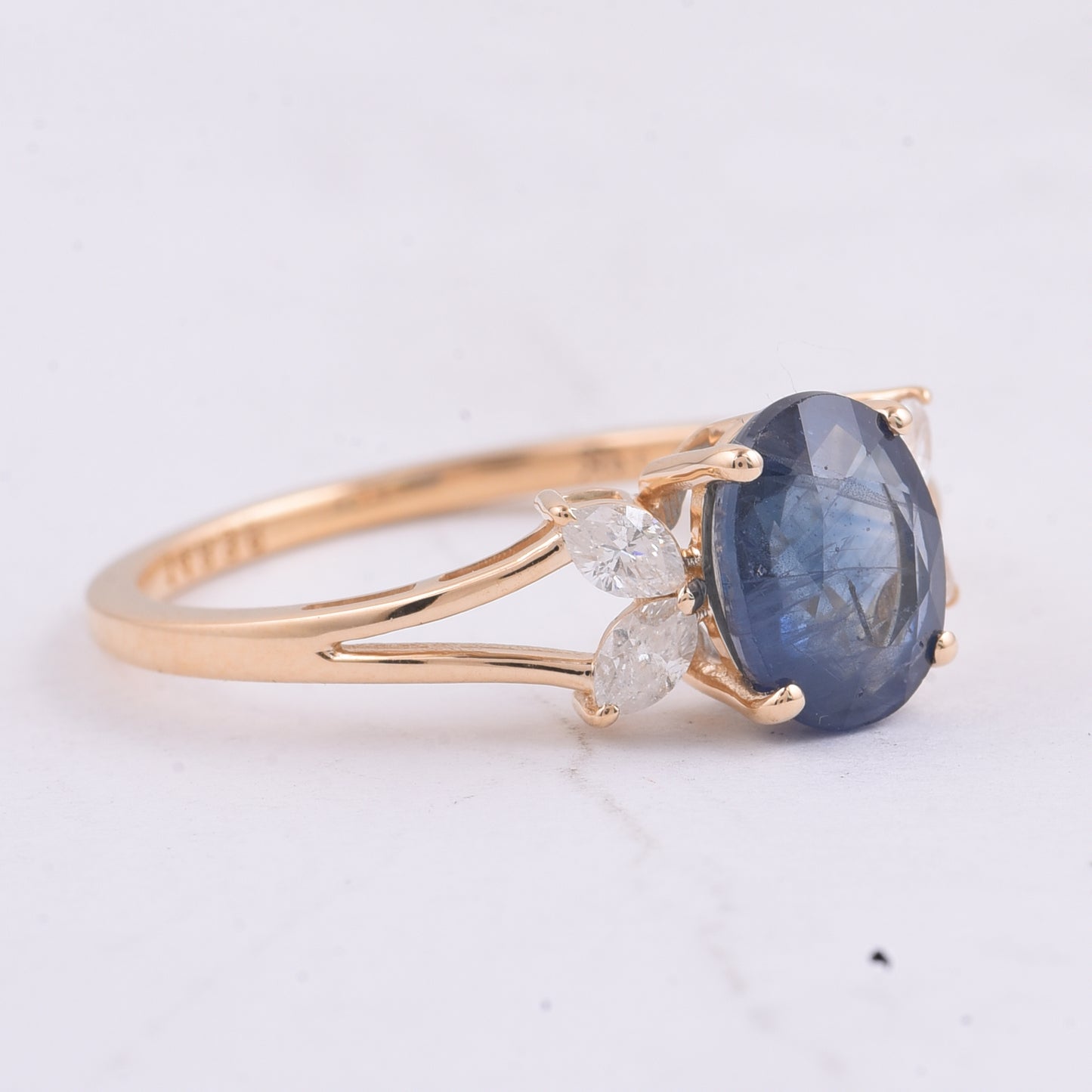 2.08 Ct Oval Natural Sapphire 14K Gold Ring
