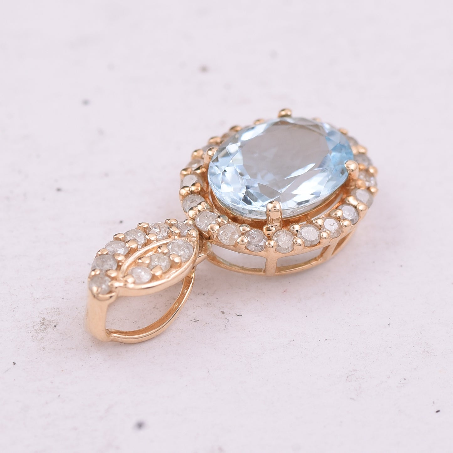 1.80 Ct Oval Aquamarine 9K Gold Pendant