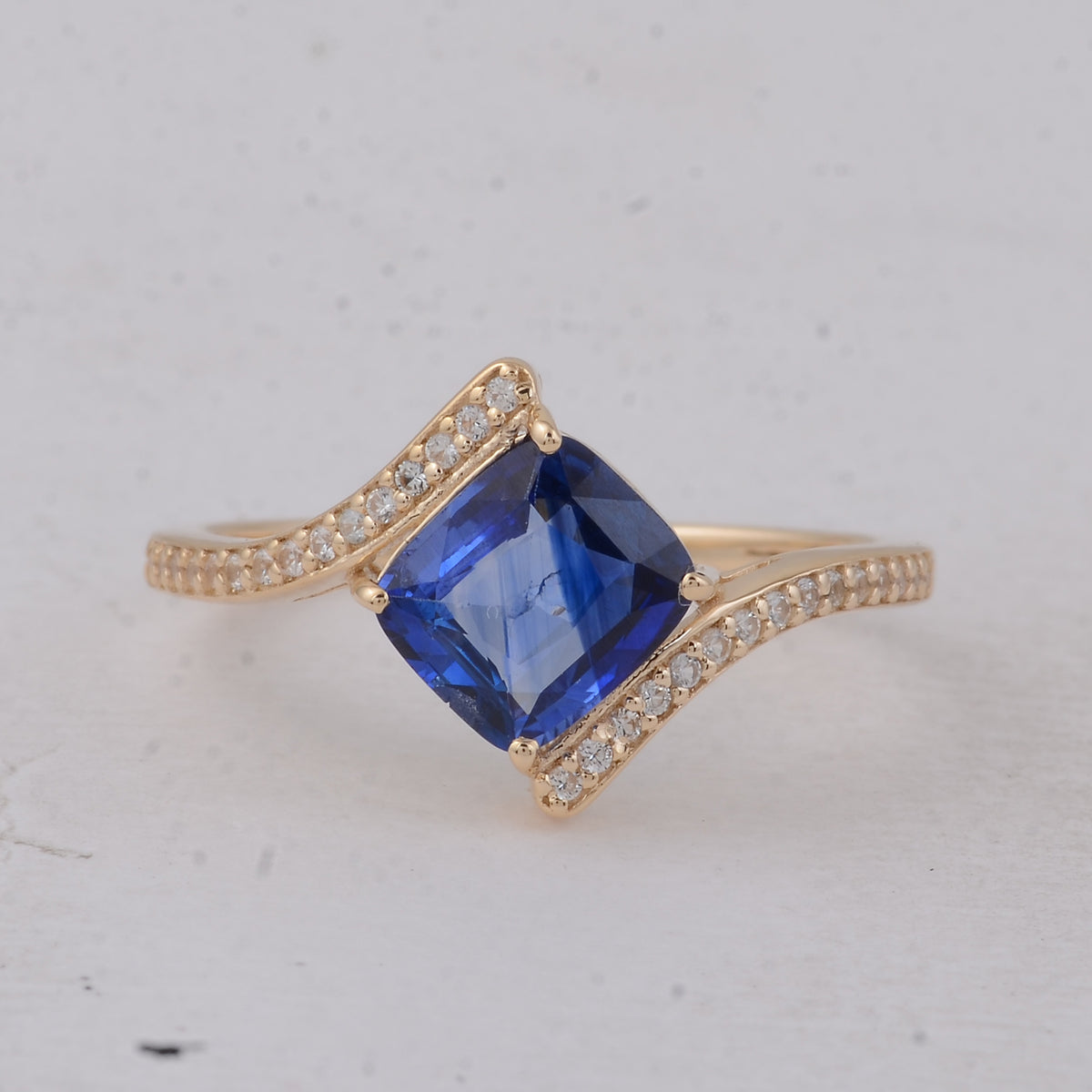 1.65 Ct Cushion Sapphire 9K Gold Ring