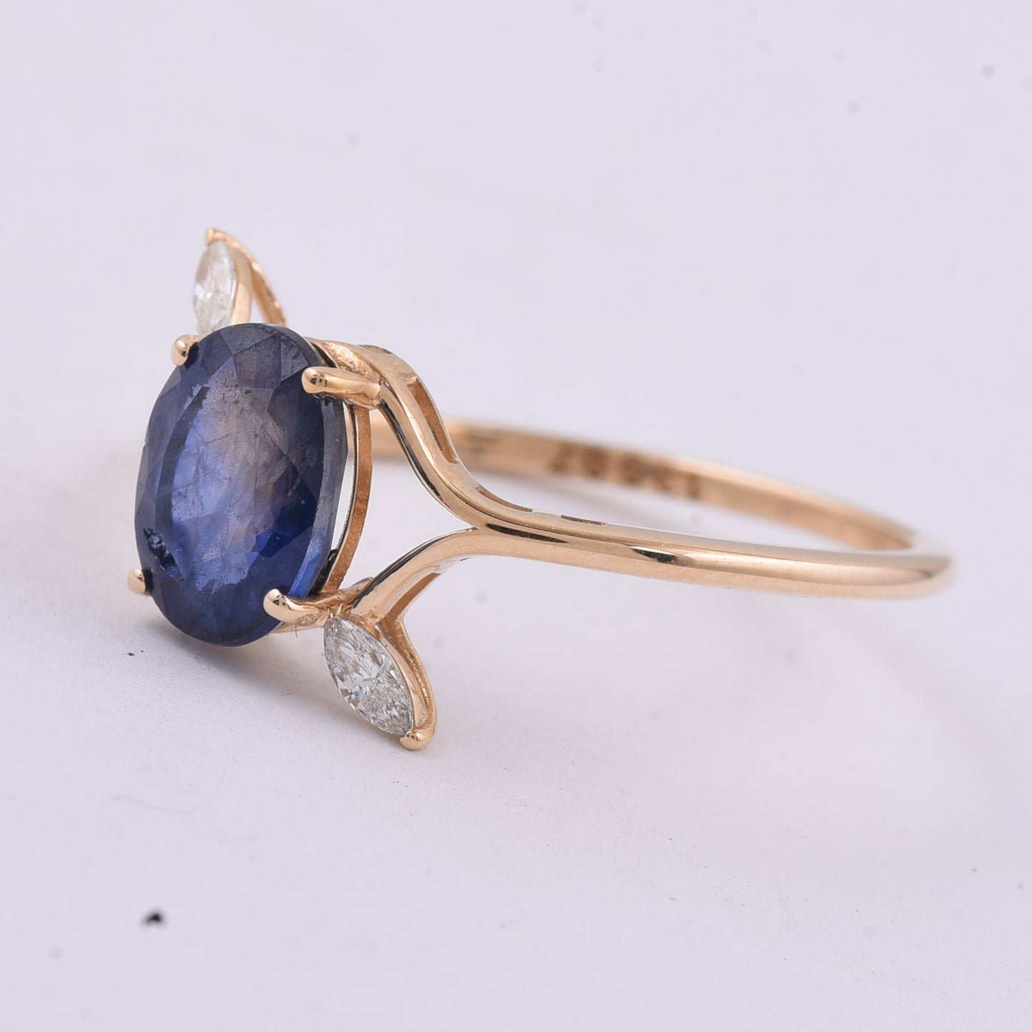 1.74 Ct Oval Natural Sapphire 14K Gold Ring