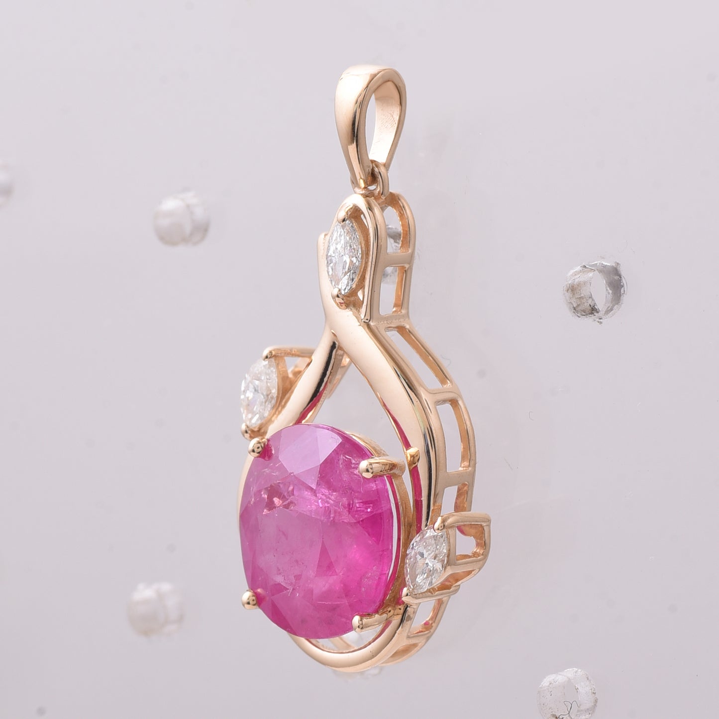 3.89 Ct Oval Mixed Cut Natural Ruby 14K Gold Pendant