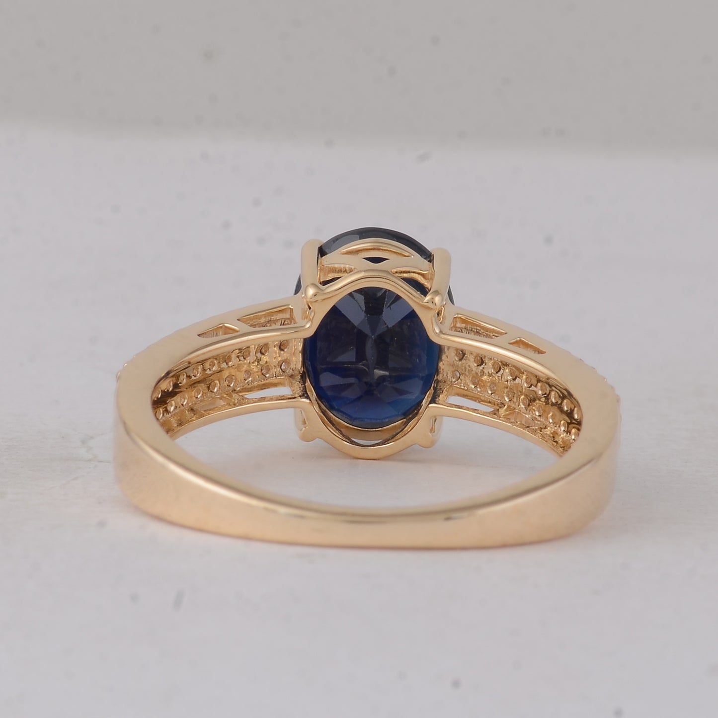 2.86 Ct Oval Sapphire 9K Gold Ring