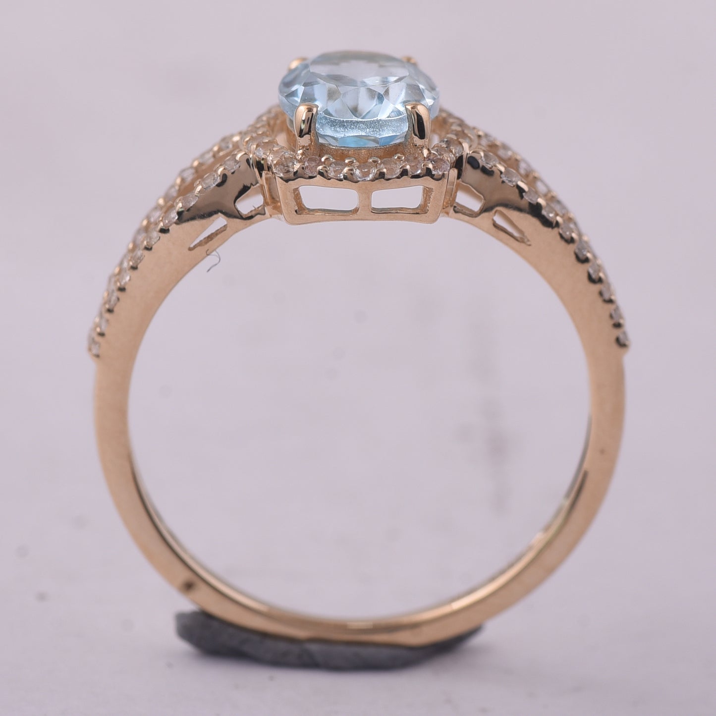 1.80 Ct Oval Blue Topaz 9K Gold Ring
