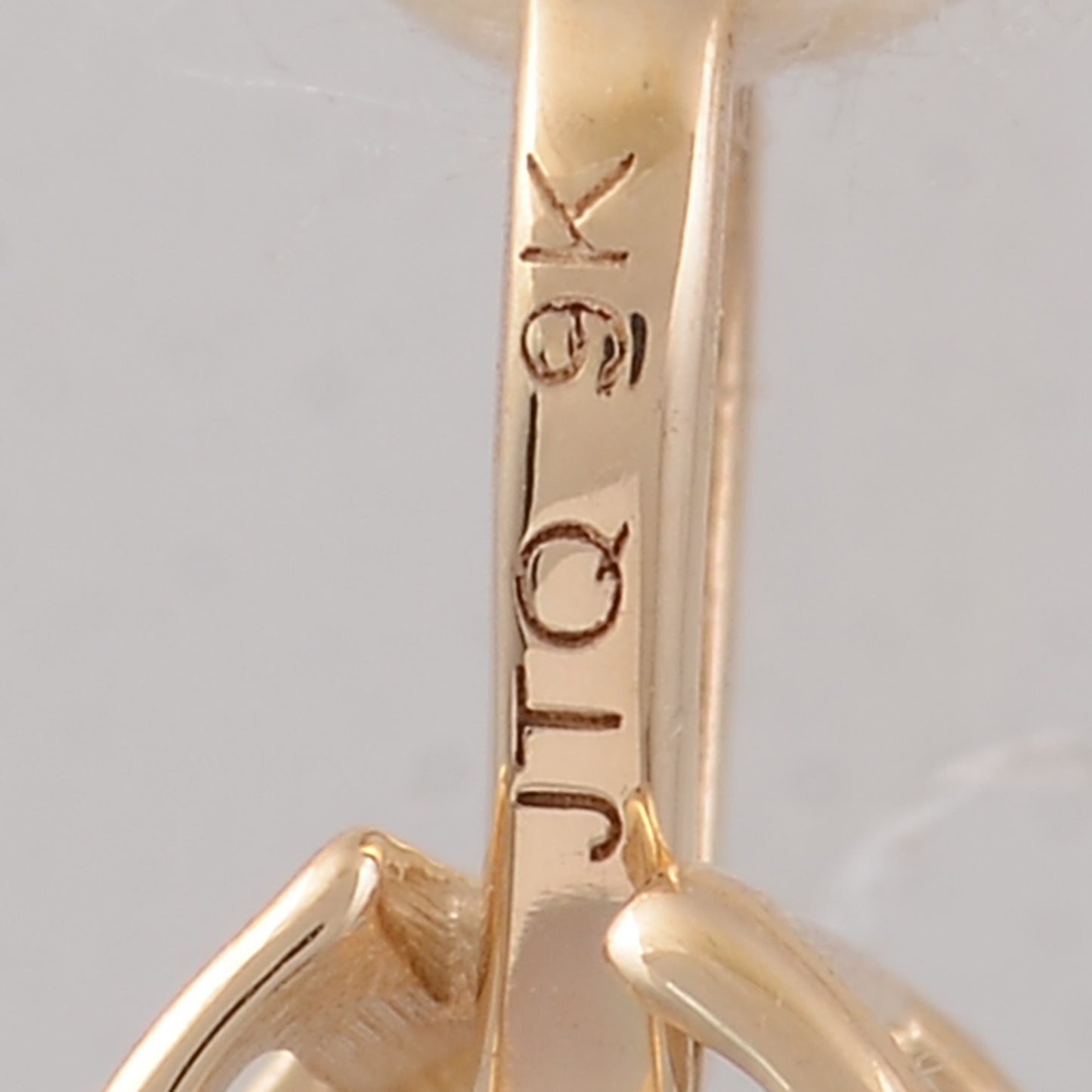 3.56 Ct Oval Morganite 9K Gold Pendant