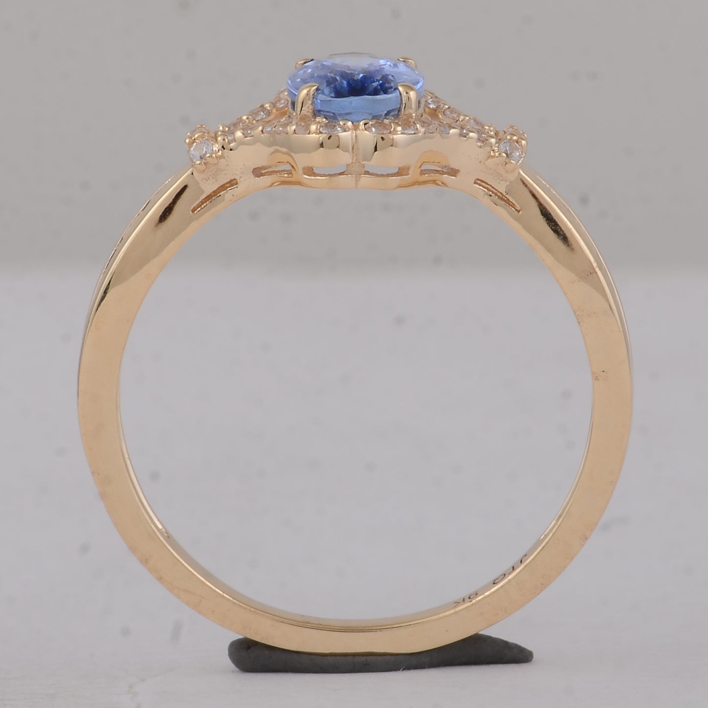 1.16 Ct Oval Sapphire 9K Gold Ring