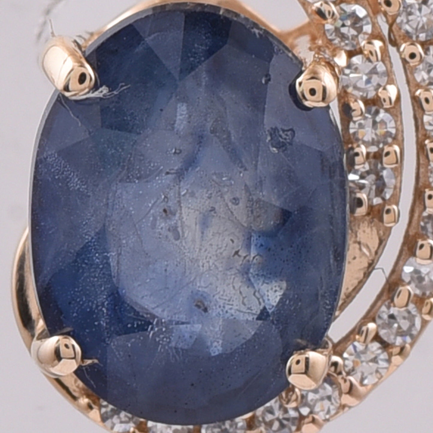 2.33 Ct Oval Natural Sapphire 14K Gold Pendant