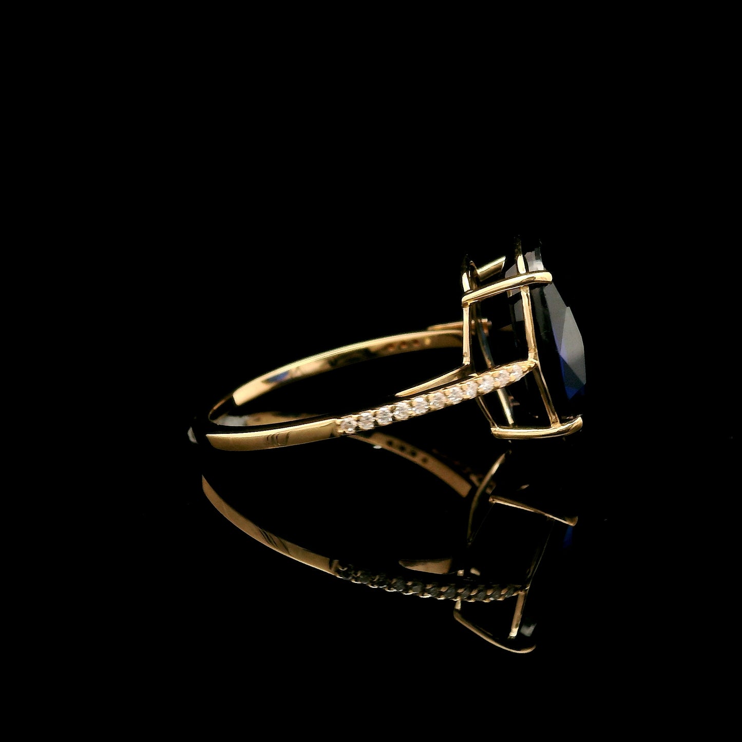 6.60 Ct Oval Mixed Cut Lab Grown Sapphire 14K Gold Ring