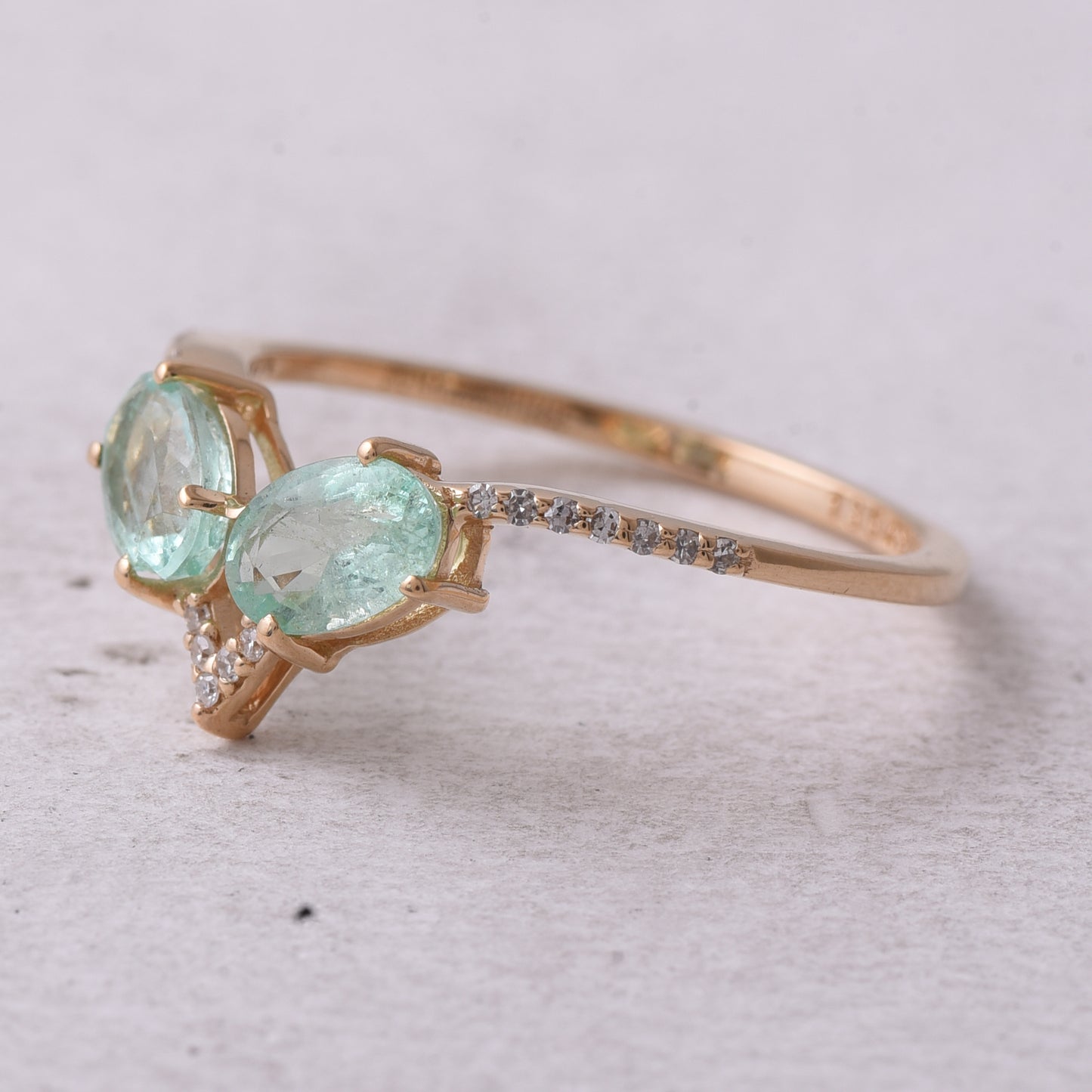 0.94 Ct Oval Natural Emerald 14K Gold Ring