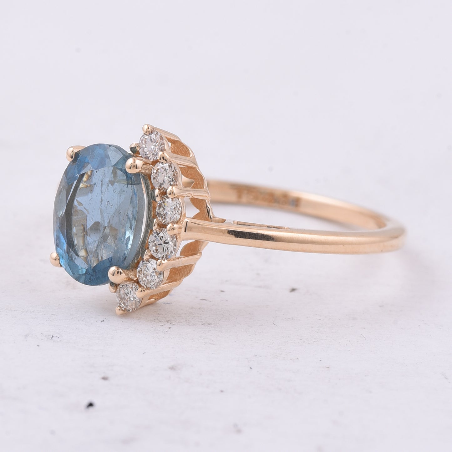 1.47 Ct Oval Natural Aquamarine 14K Gold Ring
