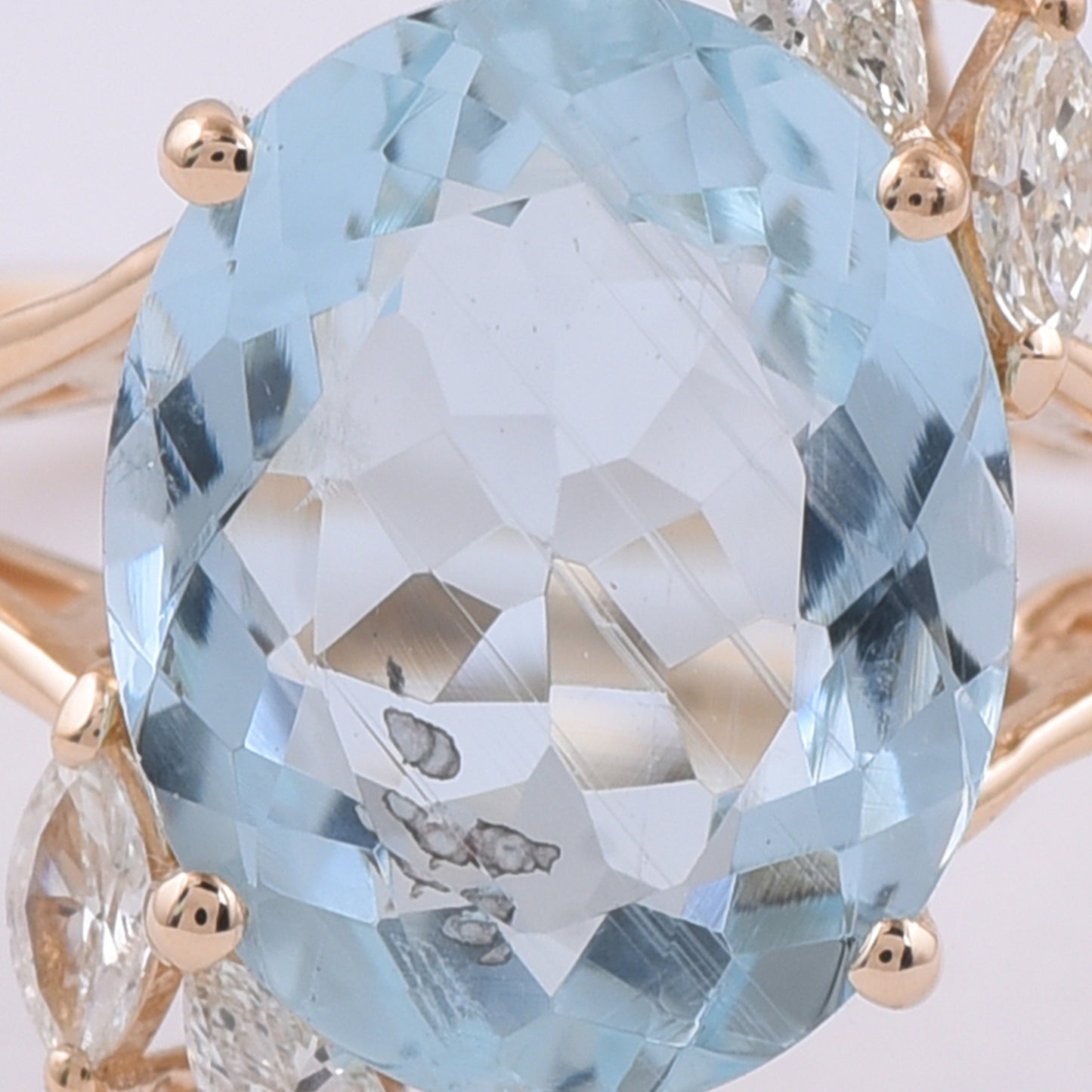 2.31 Ct Oval Natural Aquamarine 14K Gold Ring