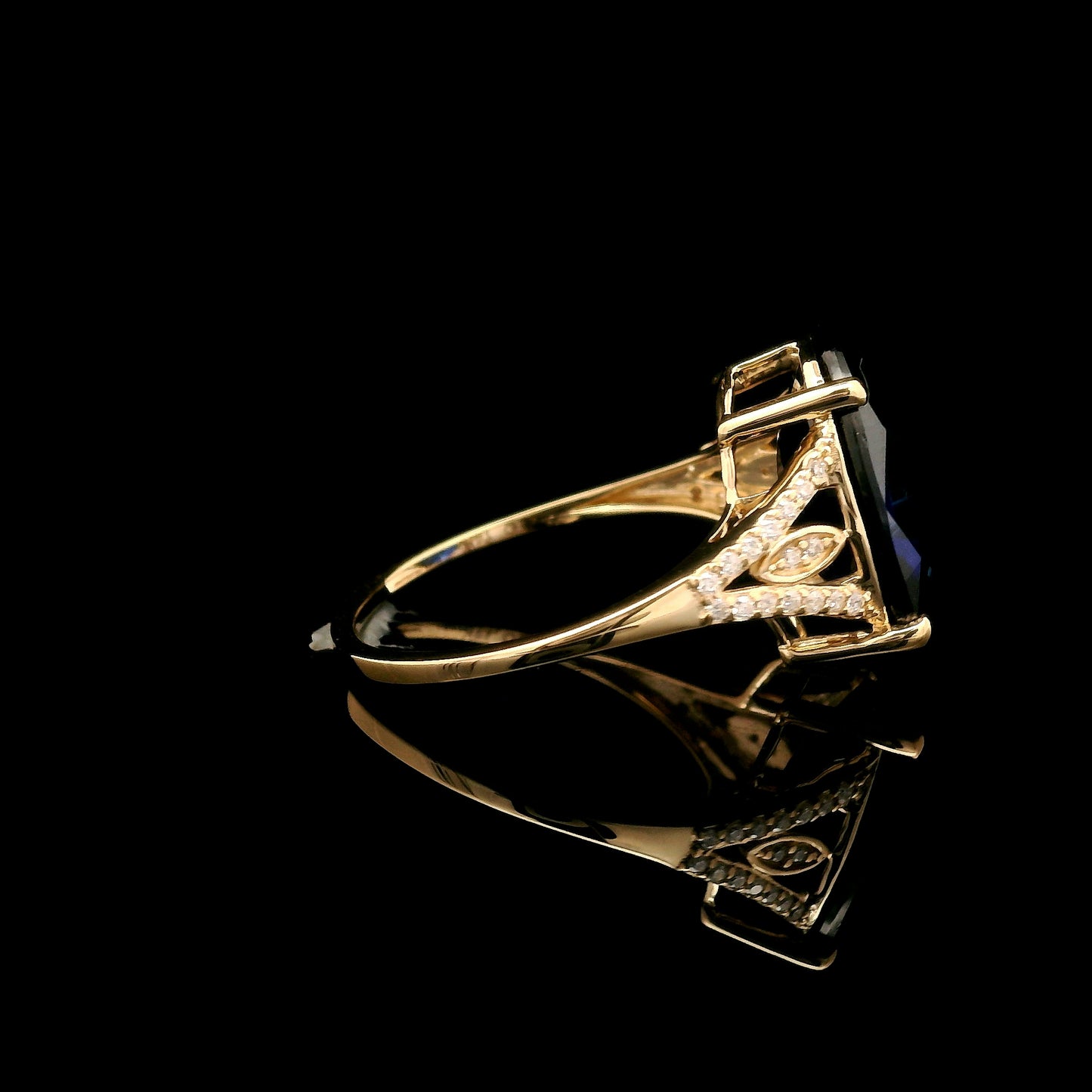 6.58 Ct Oval Mixed Cut Lab Grown Sapphire 14K Gold Ring