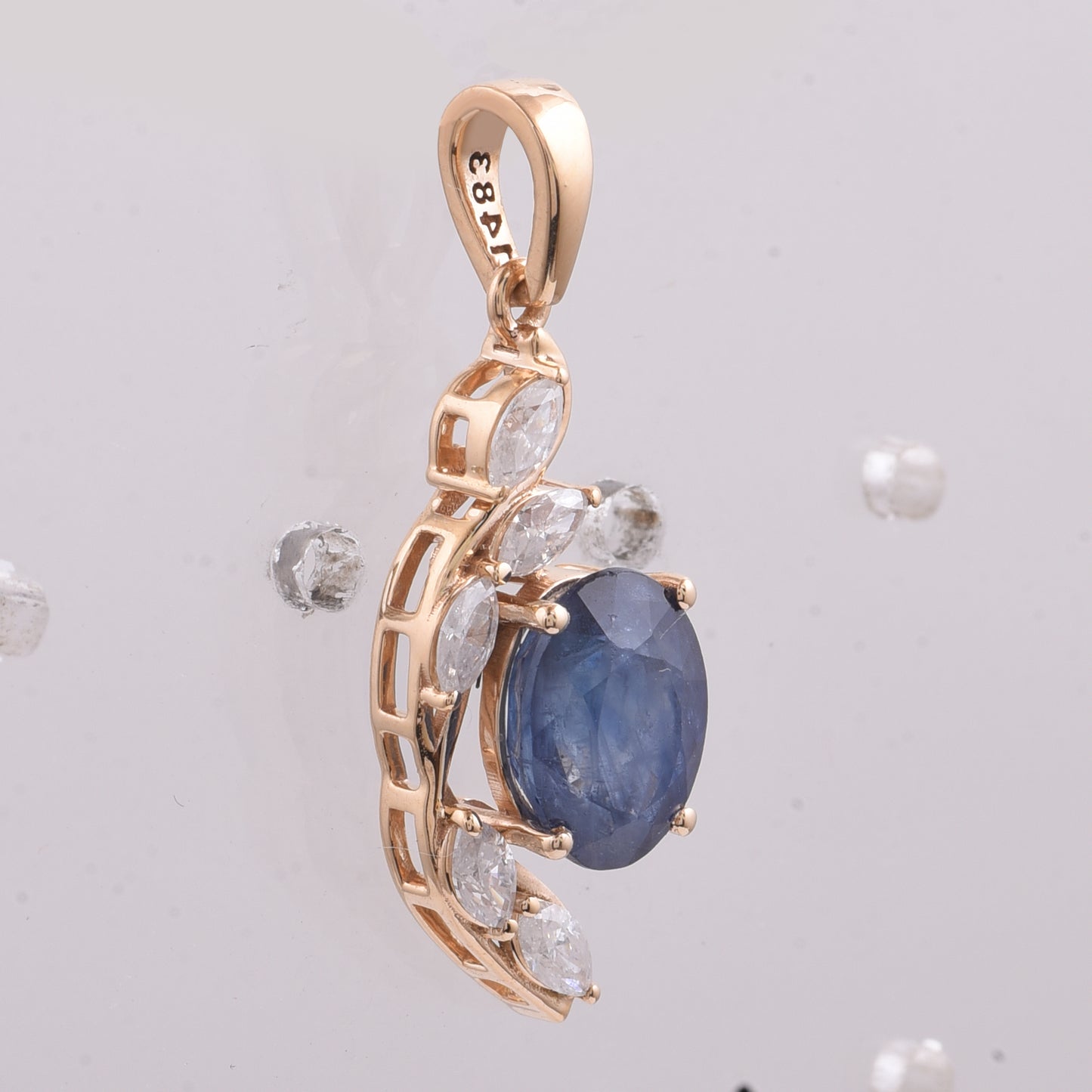 2.91 Ct Oval Natural Sapphire 14K Gold Pendant
