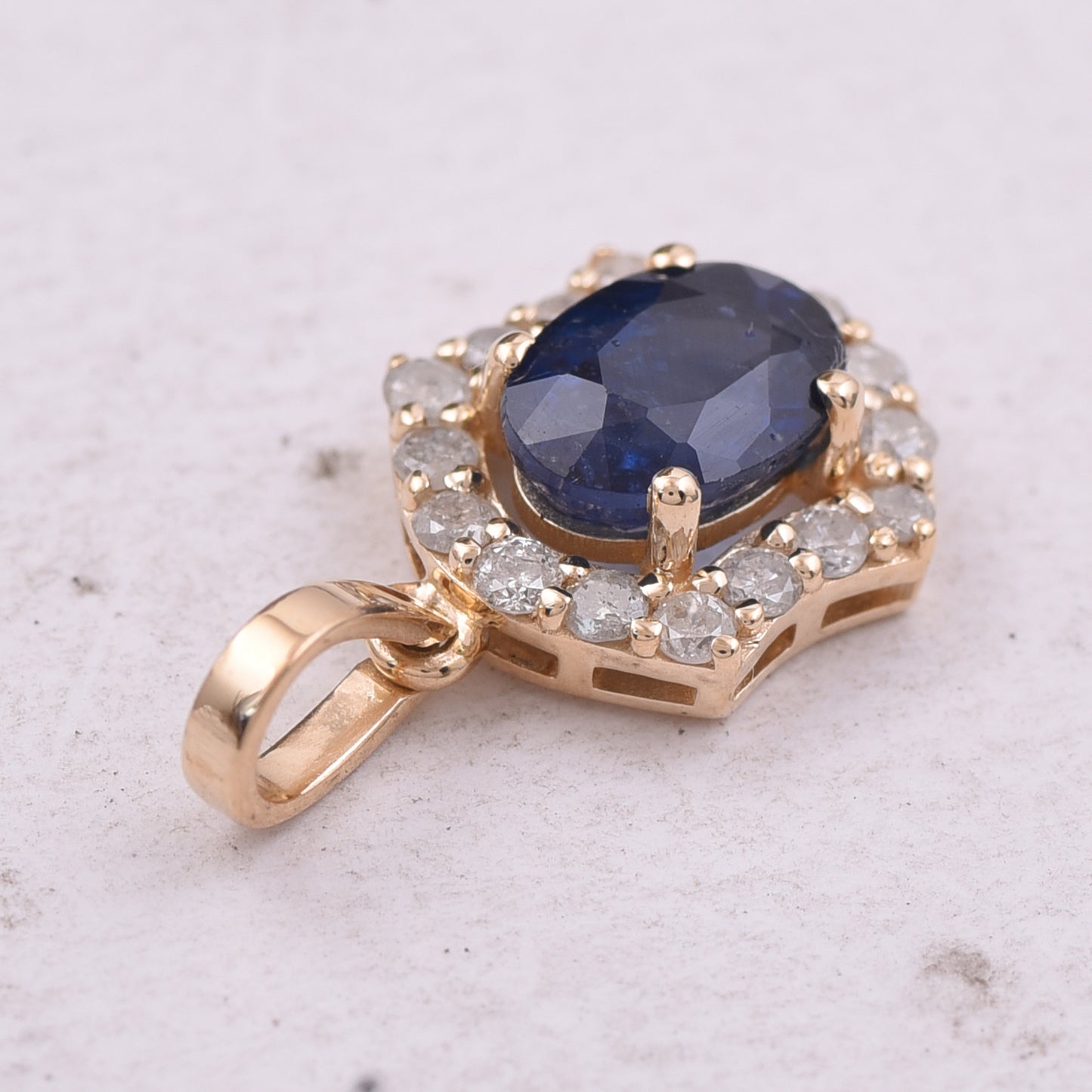 1.41 Ct Oval Blue Sapphire 9K Gold Pendant