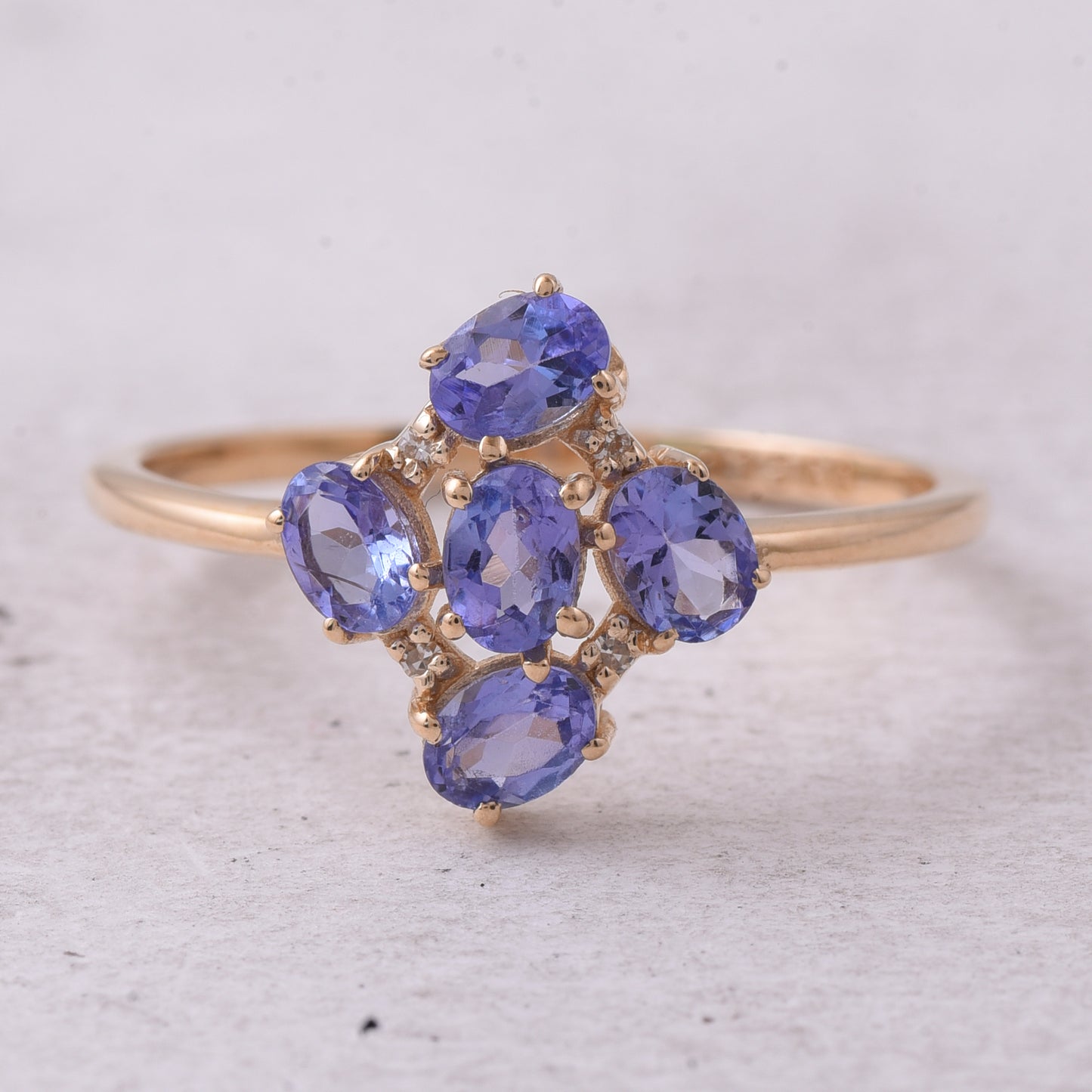 0.92 Ct Oval Natural Tanzanite 14K Gold Ring