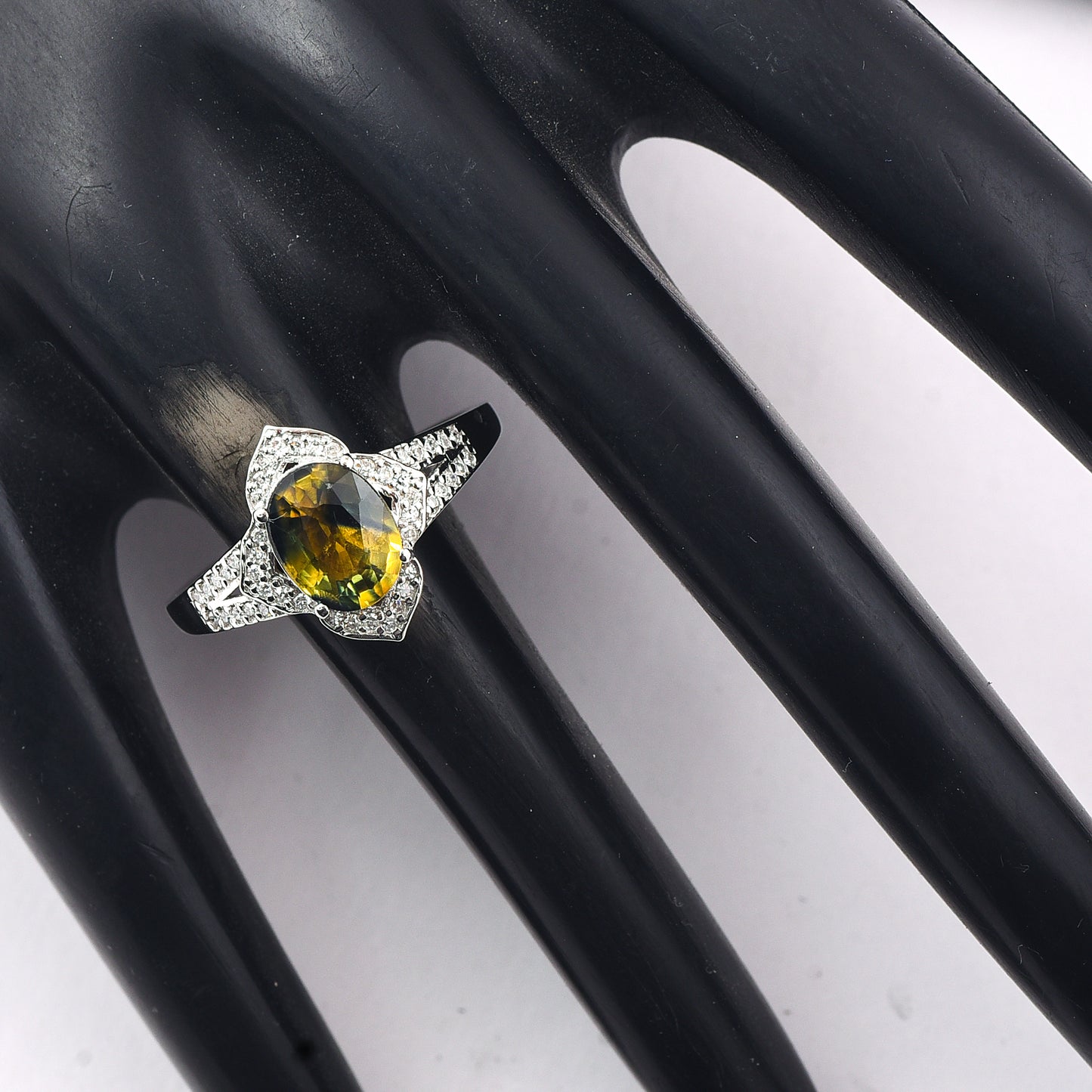 2.02 Ct Oval Mixed Cut Natural Bi-Coloured Sapphire 950 Platinum Ring