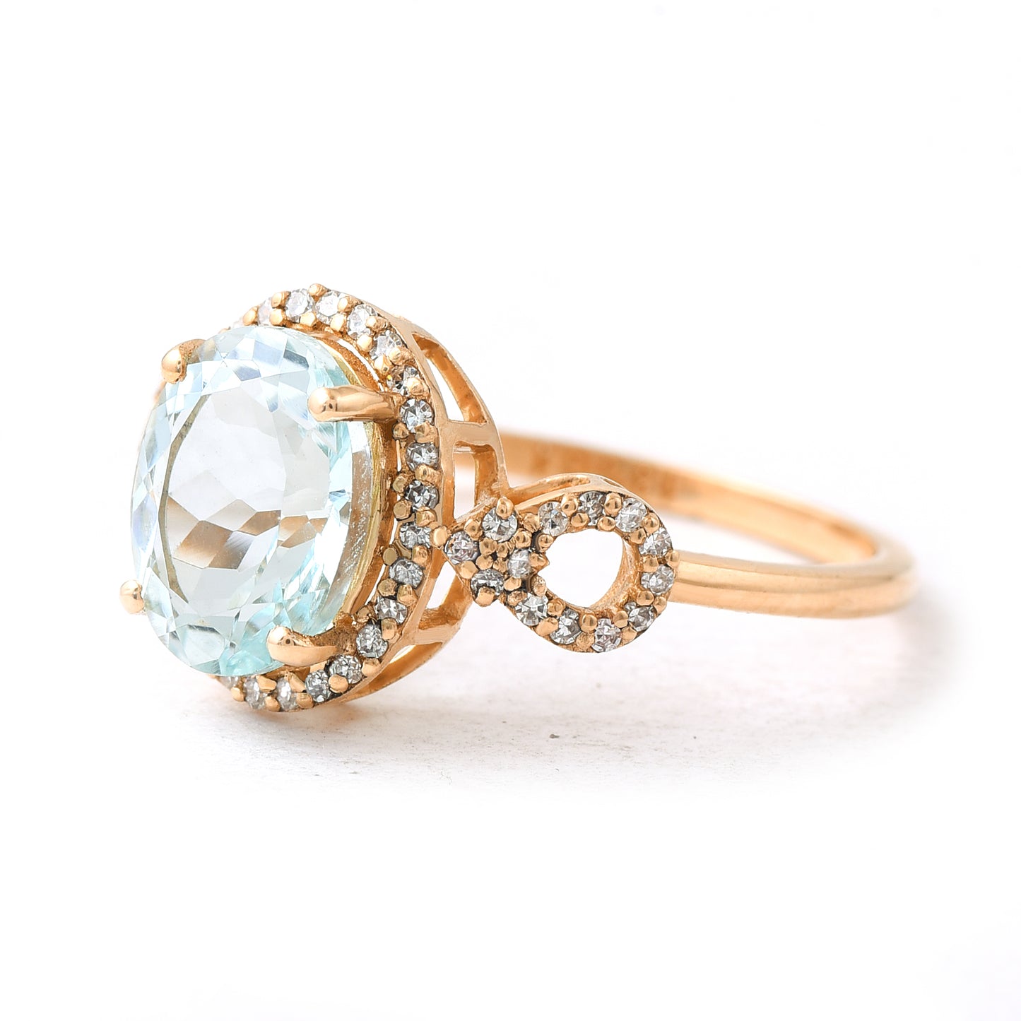 2.03 Ct Oval Aquamarine 14K Gold Ring