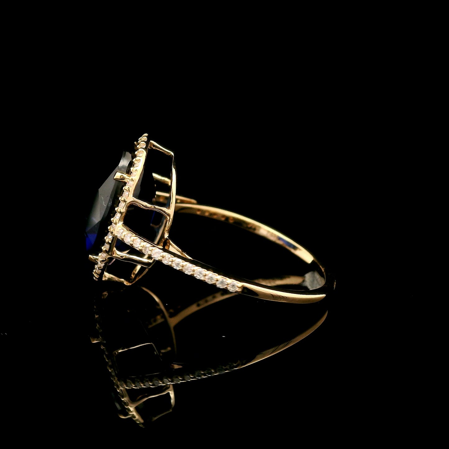 7.54 Ct Oval Mixed Cut Lab Grown Sapphire 14K Gold Ring