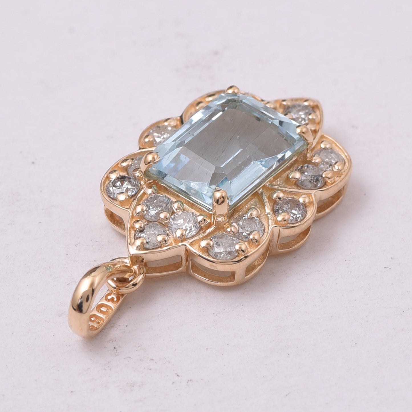 2.51 Ct Octagon Aquamarine 9K Gold Pendant