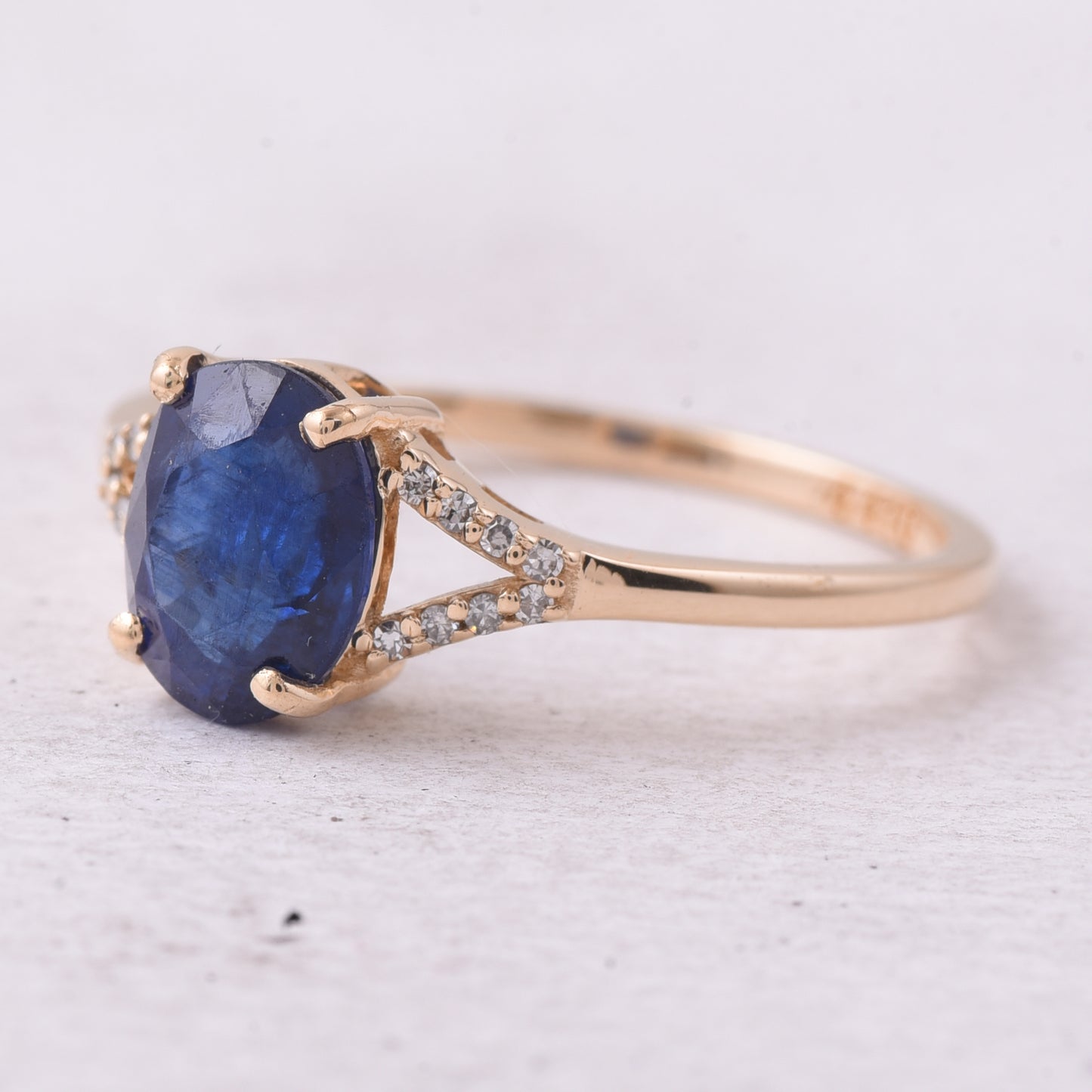 2.05 Ct Oval Mixed Cut Natural Sapphire 14K Gold Ring