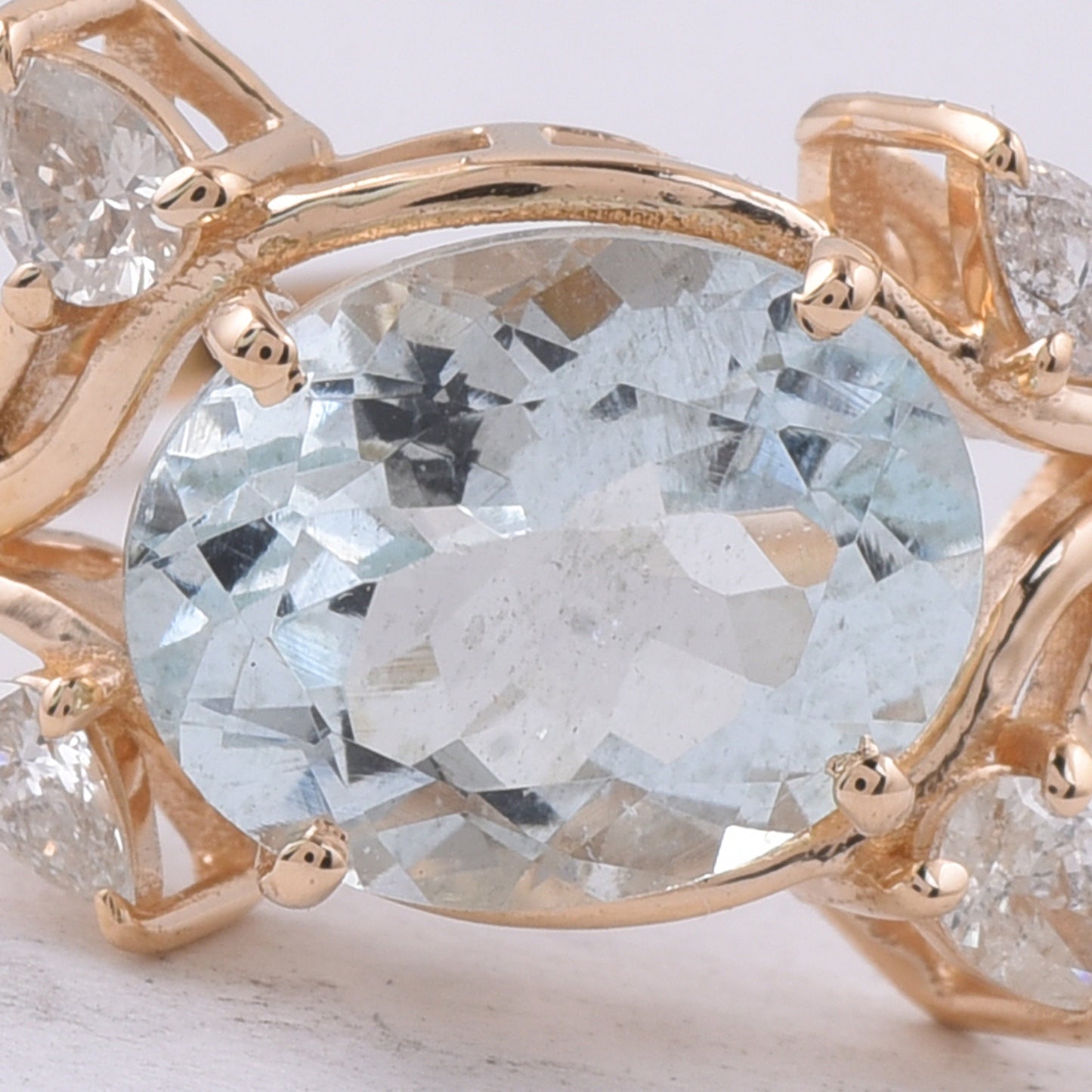 2.05 Ct Oval Natural Aquamarine 14K Gold Ring