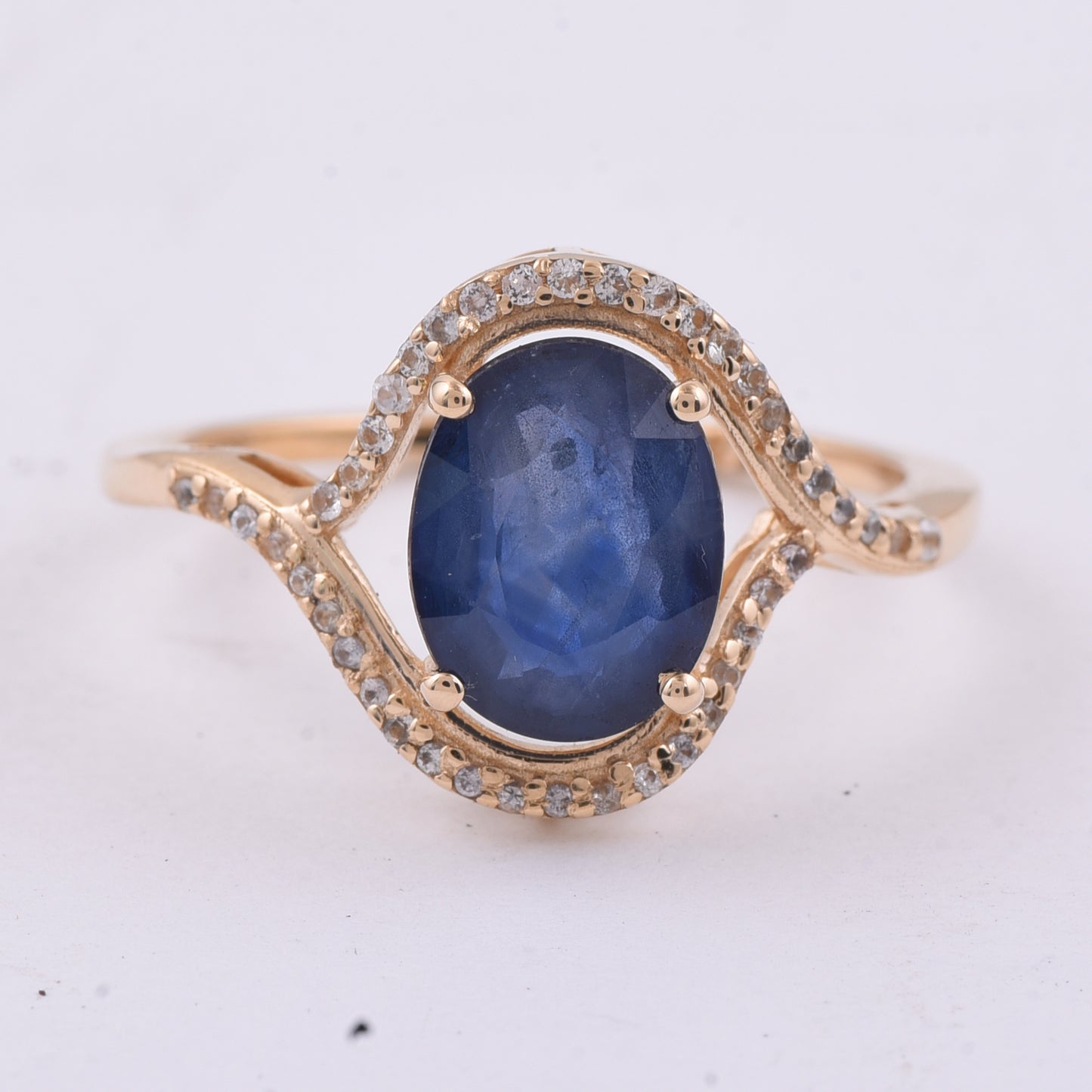2.64 Ct Oval Natural Sapphire 14K Gold Ring