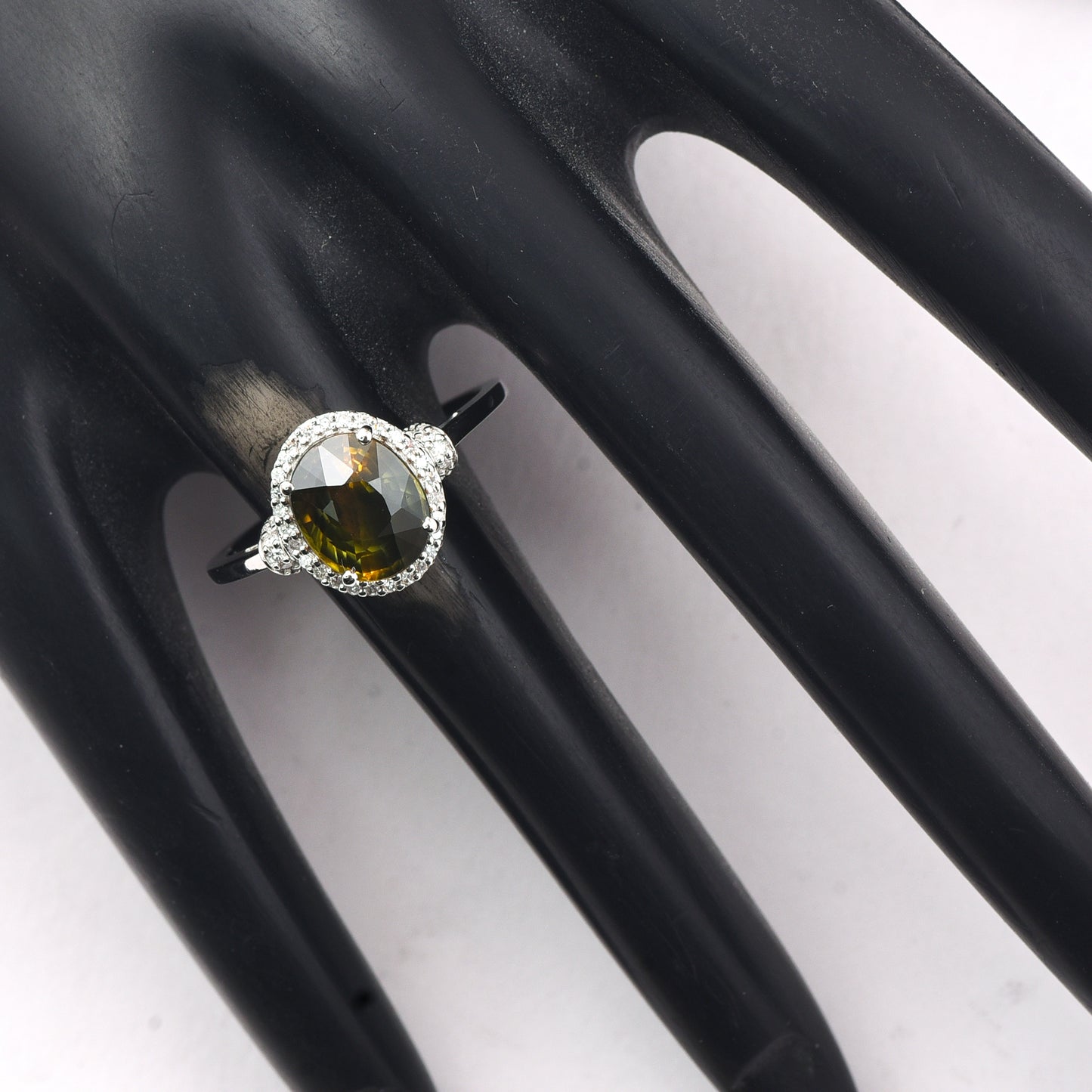 3.02 Ct Oval Mixed Cut Natural Bi-Coloured Sapphire 950 Platinum Ring
