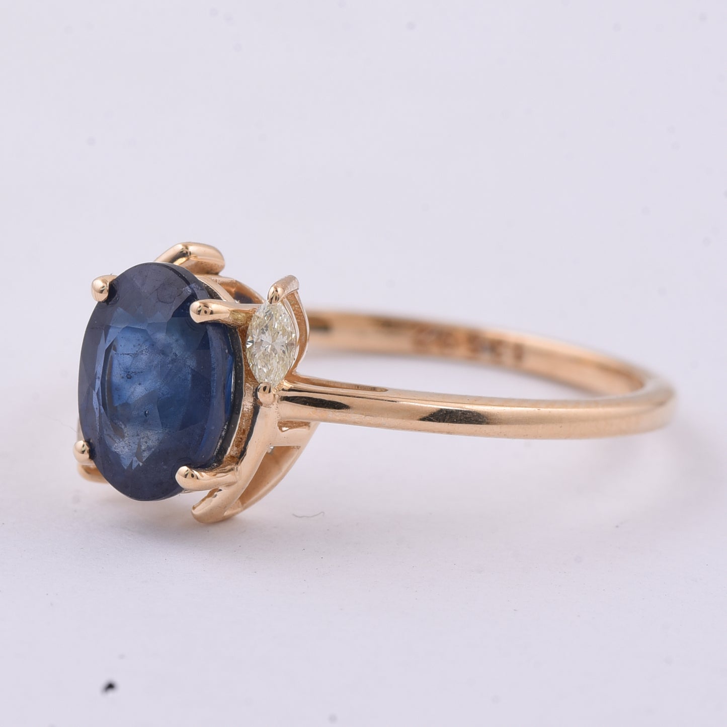 1.78 Ct Oval Natural Sapphire 14K Gold Ring
