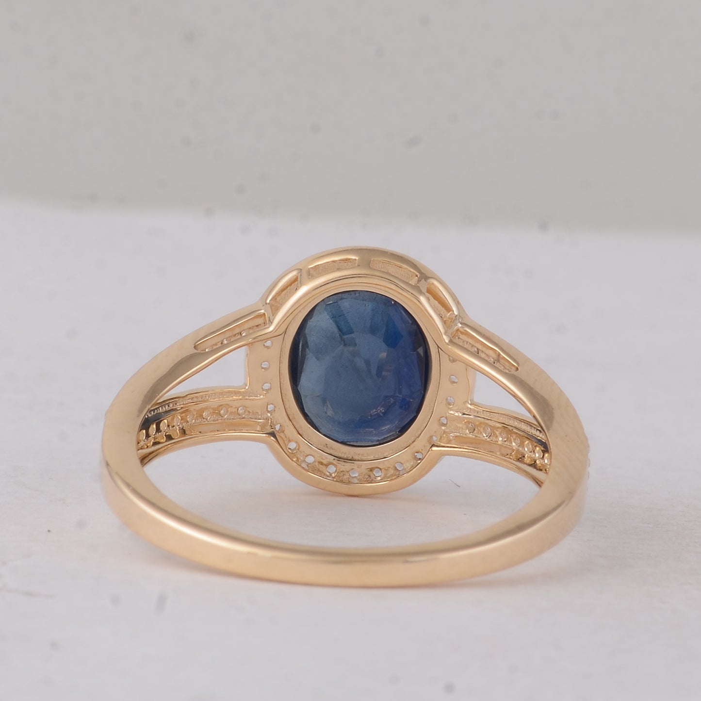 2.38 Ct Cushion Sapphire 9K Gold Ring
